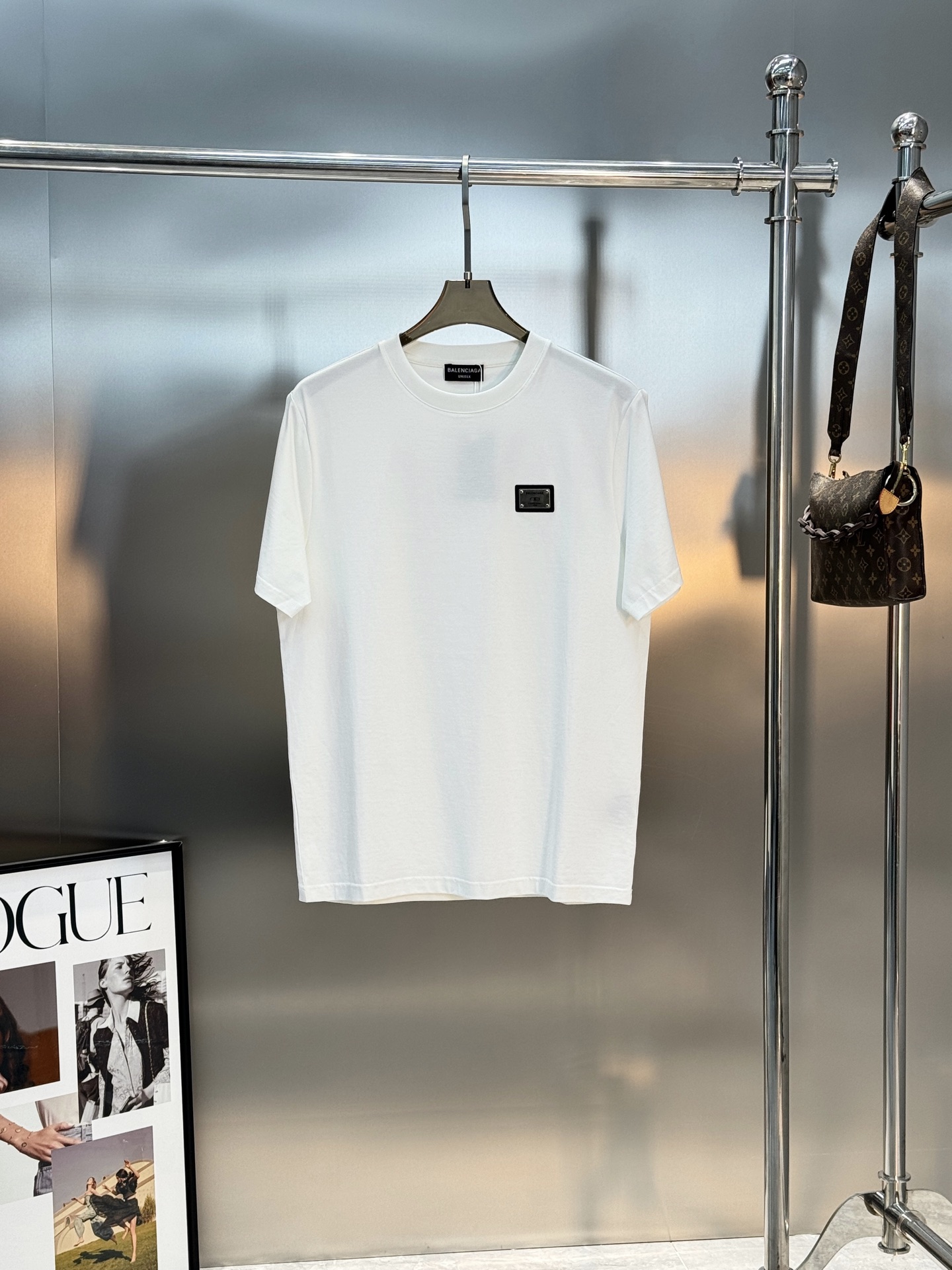 Balenciaga巴黎世家26s新款丝光棉T恤.经典复古金属原版标识.3D立体定制皮标.质感品质呈现.