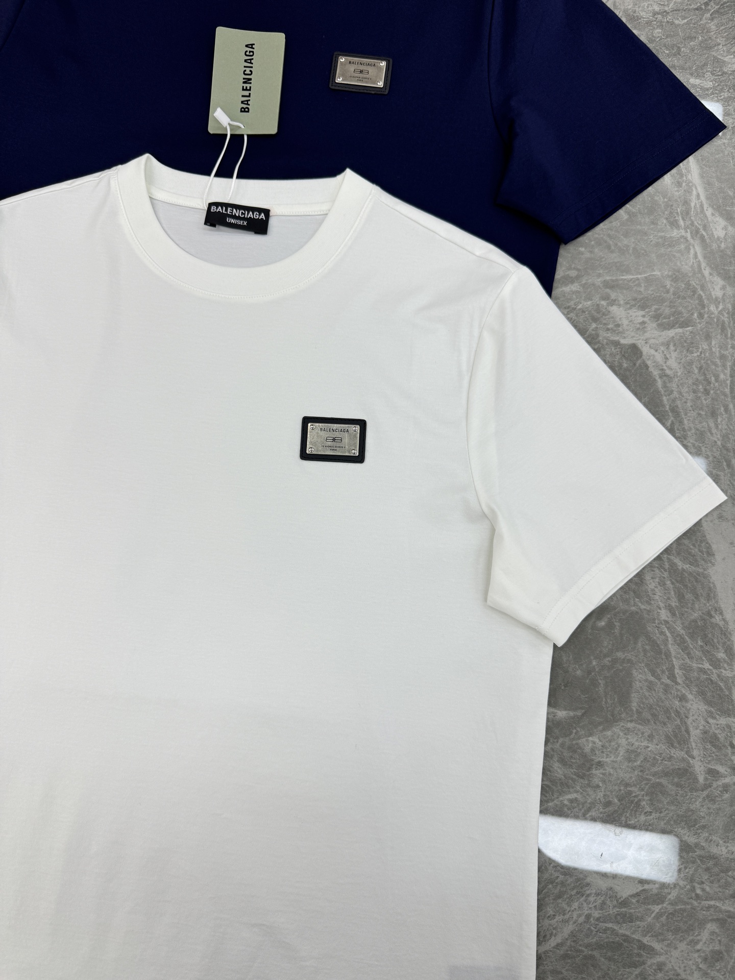 Balenciaga巴黎世家26s新款丝光棉T恤.经典复古金属原版标识.3D立体定制皮标.质感品质呈现.