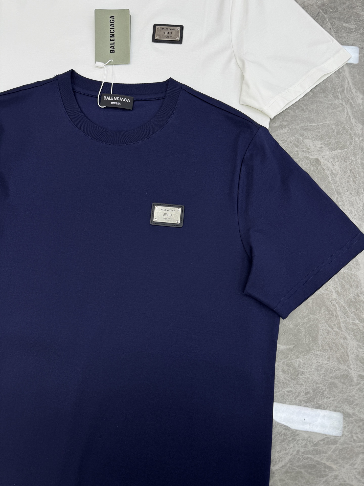 Balenciaga巴黎世家26s新款丝光棉T恤.经典复古金属原版标识.3D立体定制皮标.质感品质呈现.