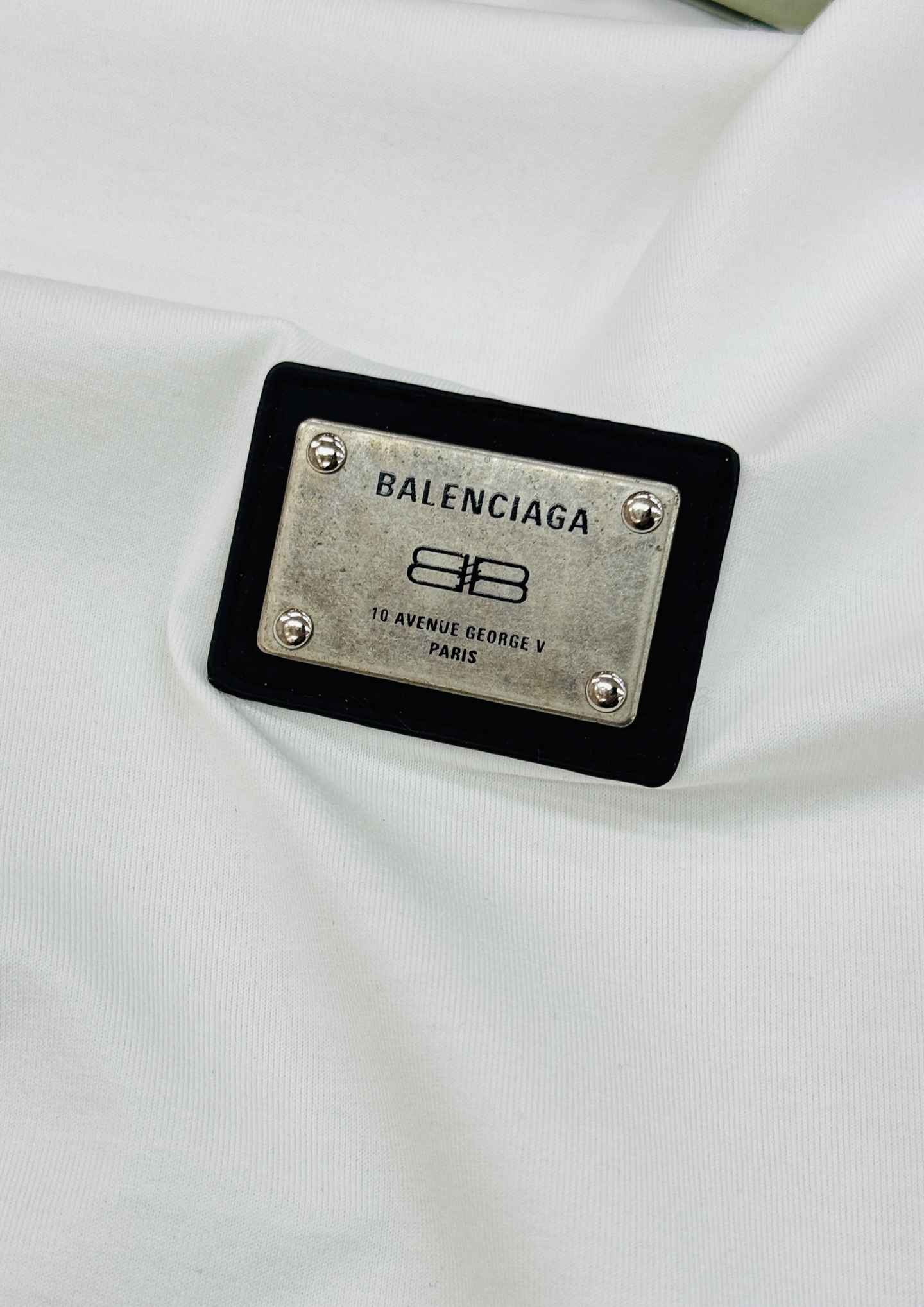 Balenciaga巴黎世家26s新款丝光棉T恤.经典复古金属原版标识.3D立体定制皮标.质感品质呈现.