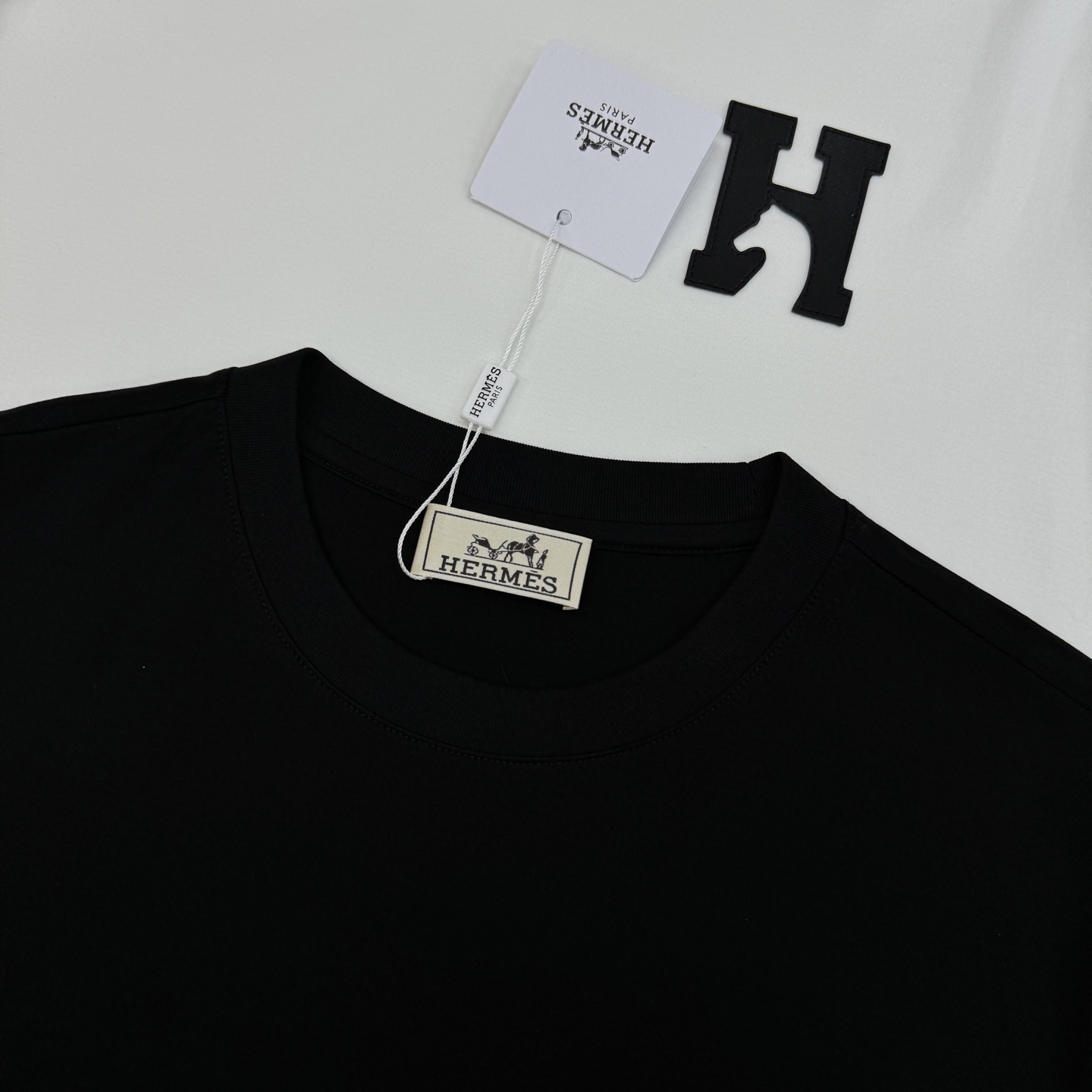 HERME*爱马*25s新款丝光棉T恤.经典H马造型搭配呈现品牌魅力.适合时尚街头潮流搭配！不限年龄的单