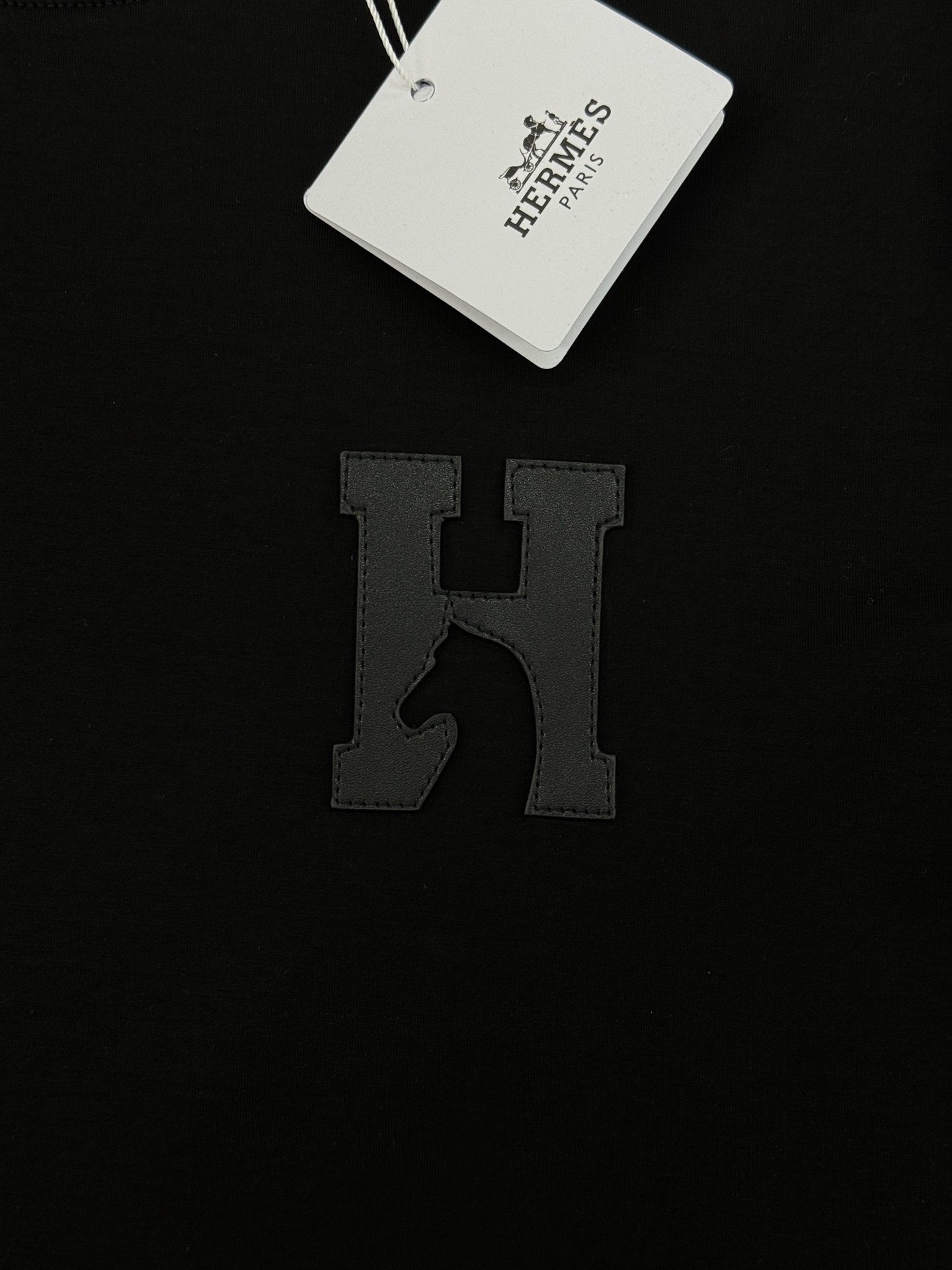 HERME*爱马*25s新款丝光棉T恤.经典H马造型搭配呈现品牌魅力.适合时尚街头潮流搭配！不限年龄的单