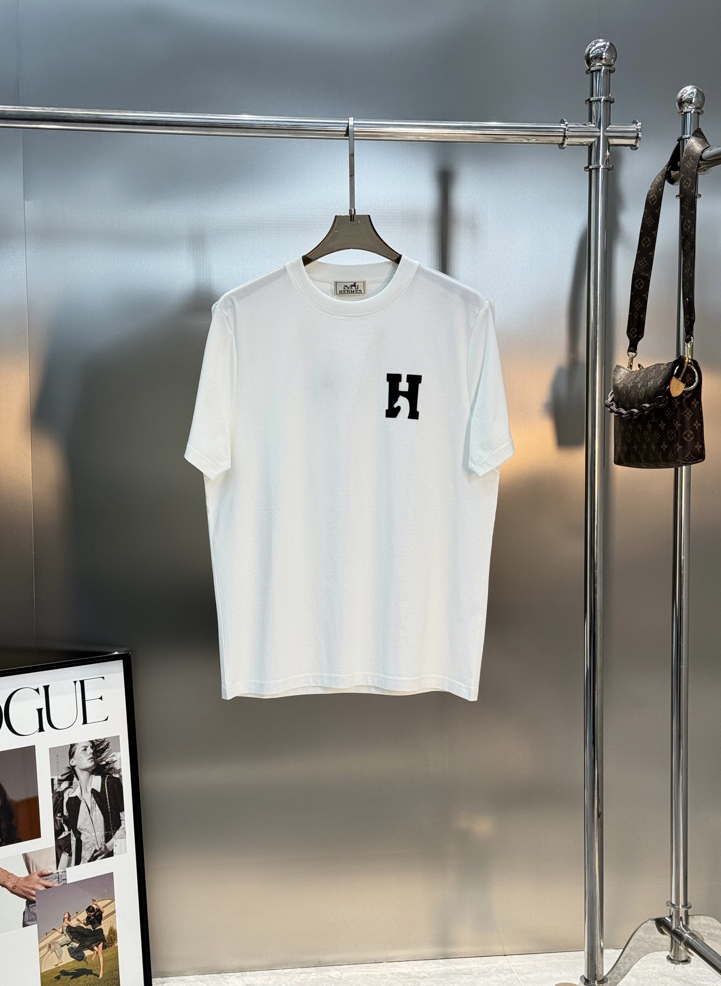 HERME*爱马*25s新款丝光棉T恤.经典H马造型搭配呈现品牌魅力.适合时尚街头潮流搭配！不限年龄的单