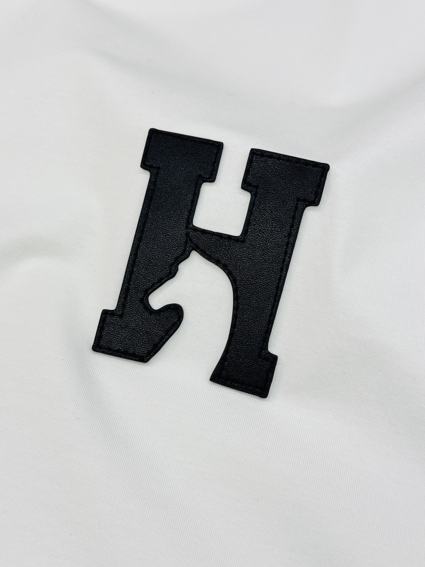 HERME*爱马*25s新款丝光棉T恤.经典H马造型搭配呈现品牌魅力.适合时尚街头潮流搭配！不限年龄的单