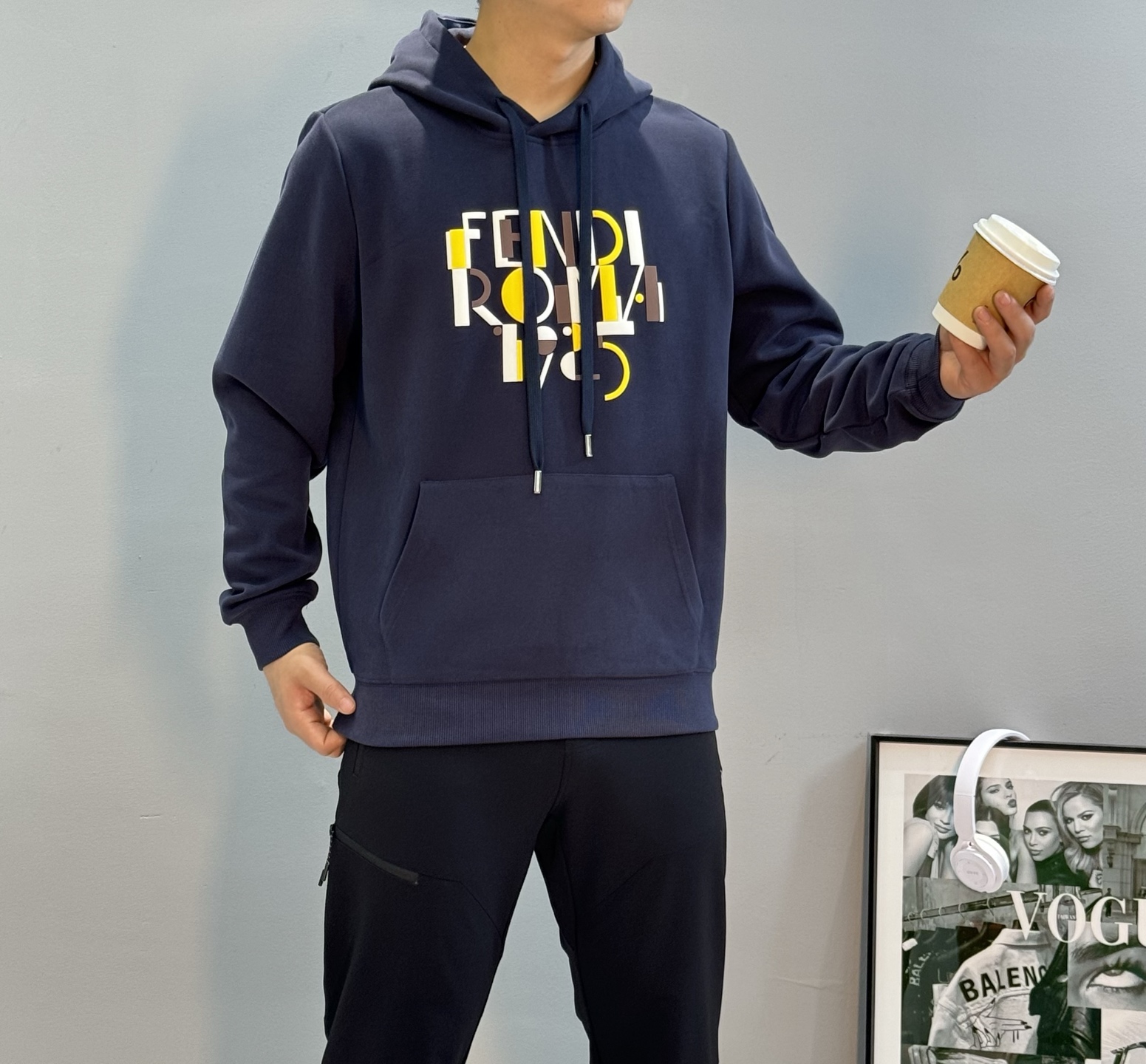 Fend*i芬迪25s秋冬新款连帽卫衣.男女同款～最新立体字母设计.定制420g卫衣棉材质打造，面料织纹