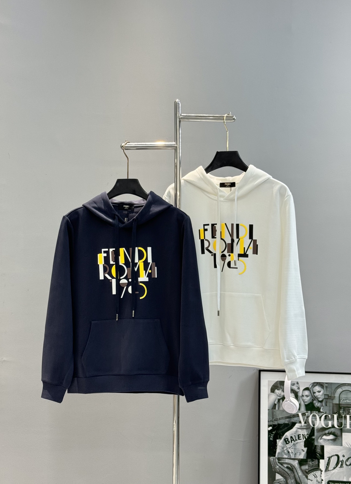 Fend*i芬迪25s秋冬新款连帽卫衣.男女同款～最新立体字母设计.定制420g卫衣棉材质打造，面料织纹