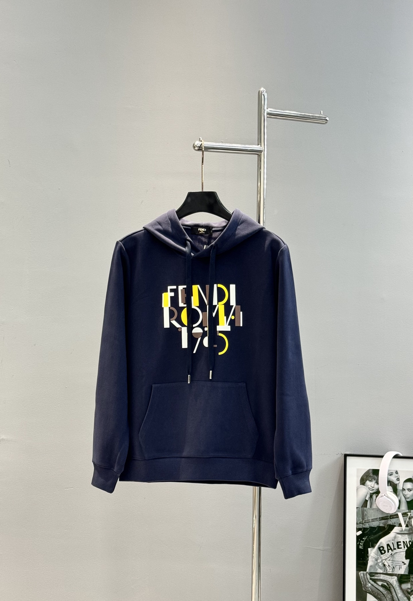 Fend*i芬迪25s秋冬新款连帽卫衣.男女同款～最新立体字母设计.定制420g卫衣棉材质打造，面料织纹