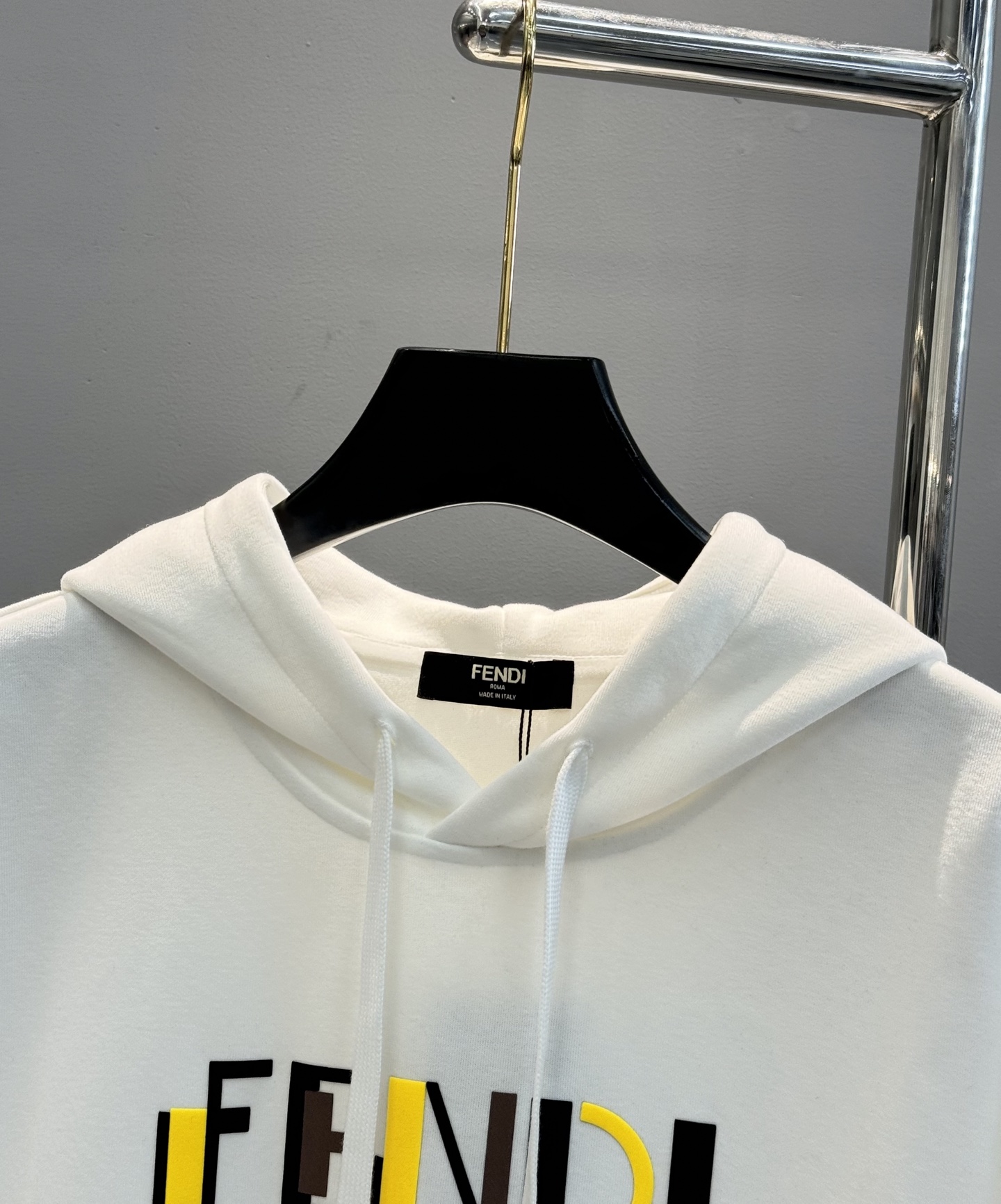 Fend*i芬迪25s秋冬新款连帽卫衣.男女同款～最新立体字母设计.定制420g卫衣棉材质打造，面料织纹