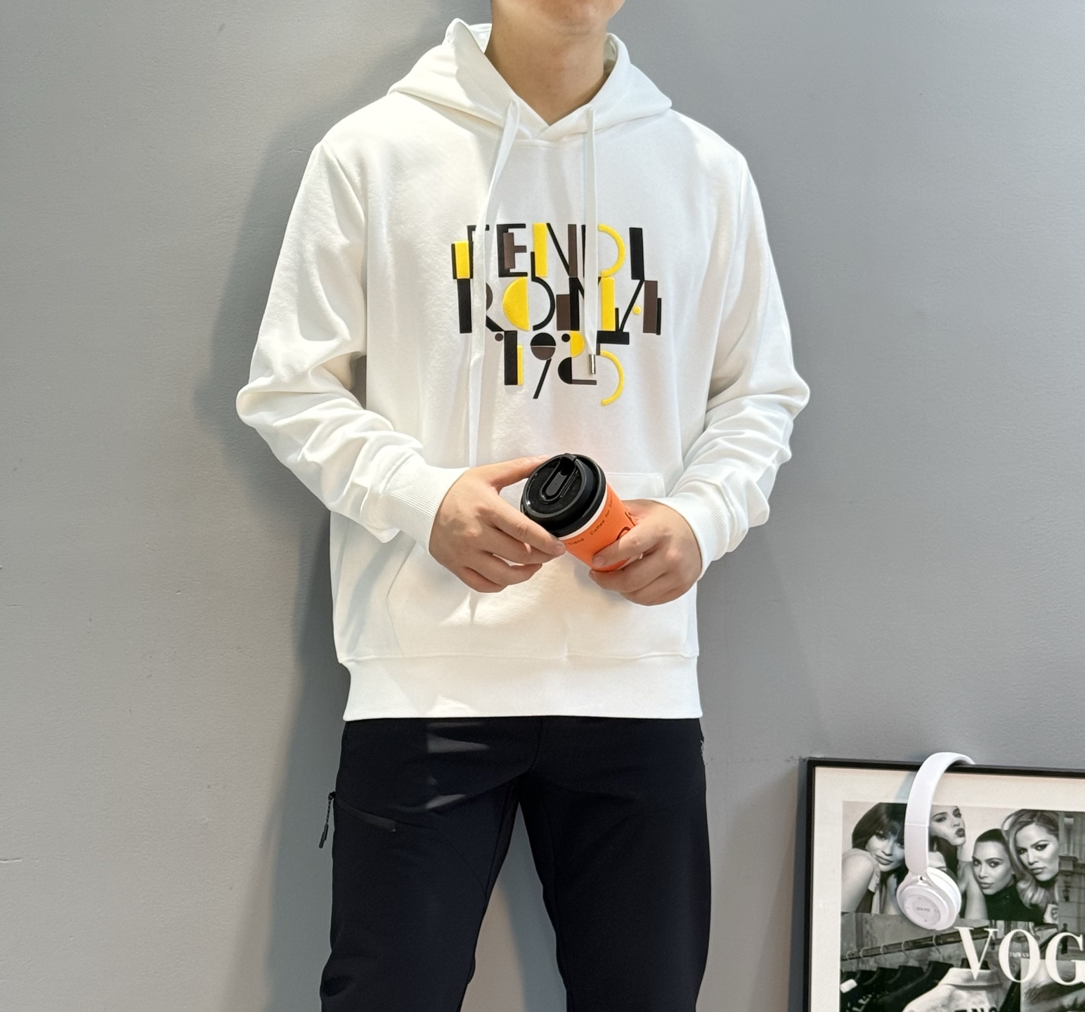 Fend*i芬迪25s秋冬新款连帽卫衣.男女同款～最新立体字母设计.定制420g卫衣棉材质打造，面料织纹