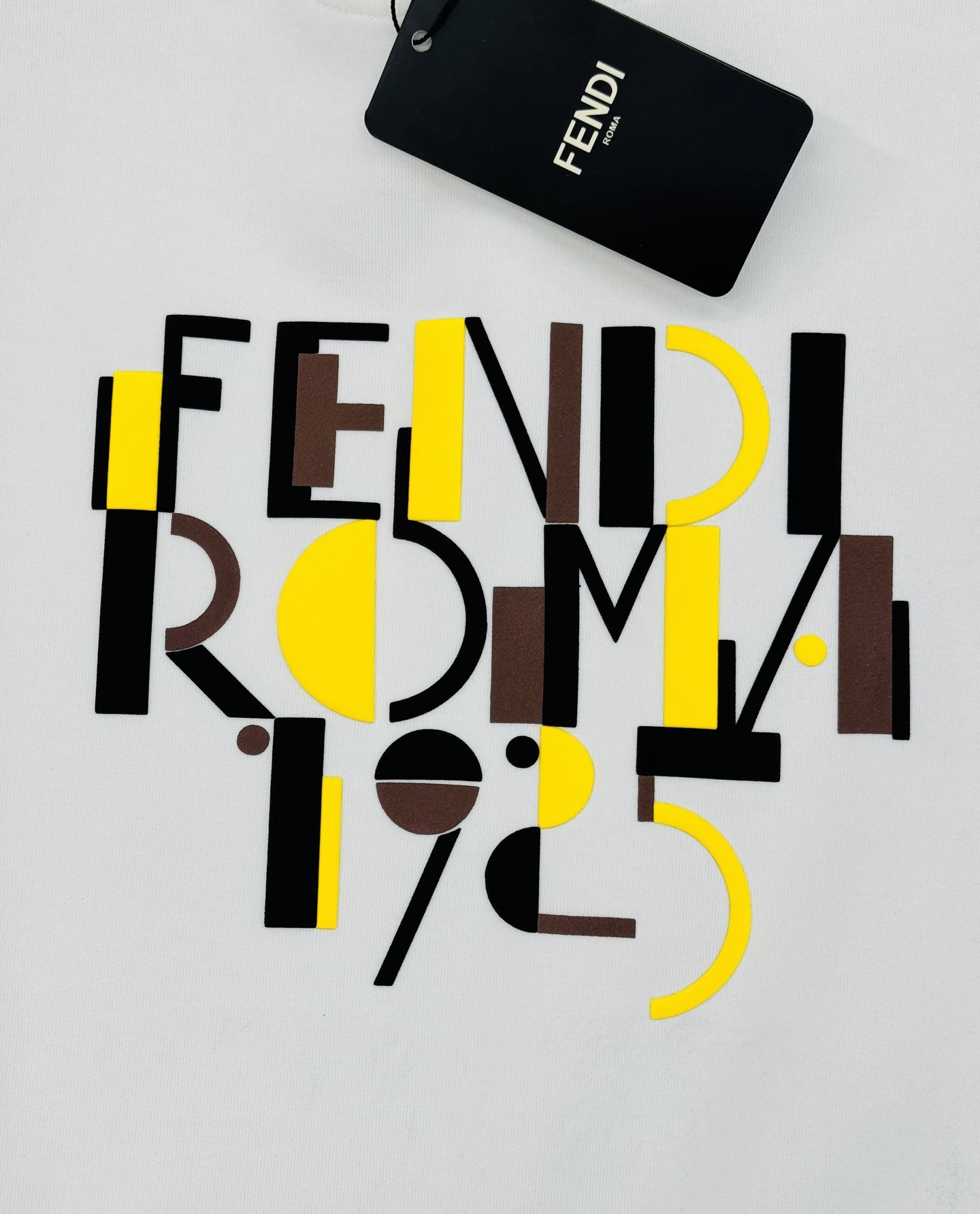 Fend*i芬迪25s秋冬新款连帽卫衣.男女同款～最新立体字母设计.定制420g卫衣棉材质打造，面料织纹