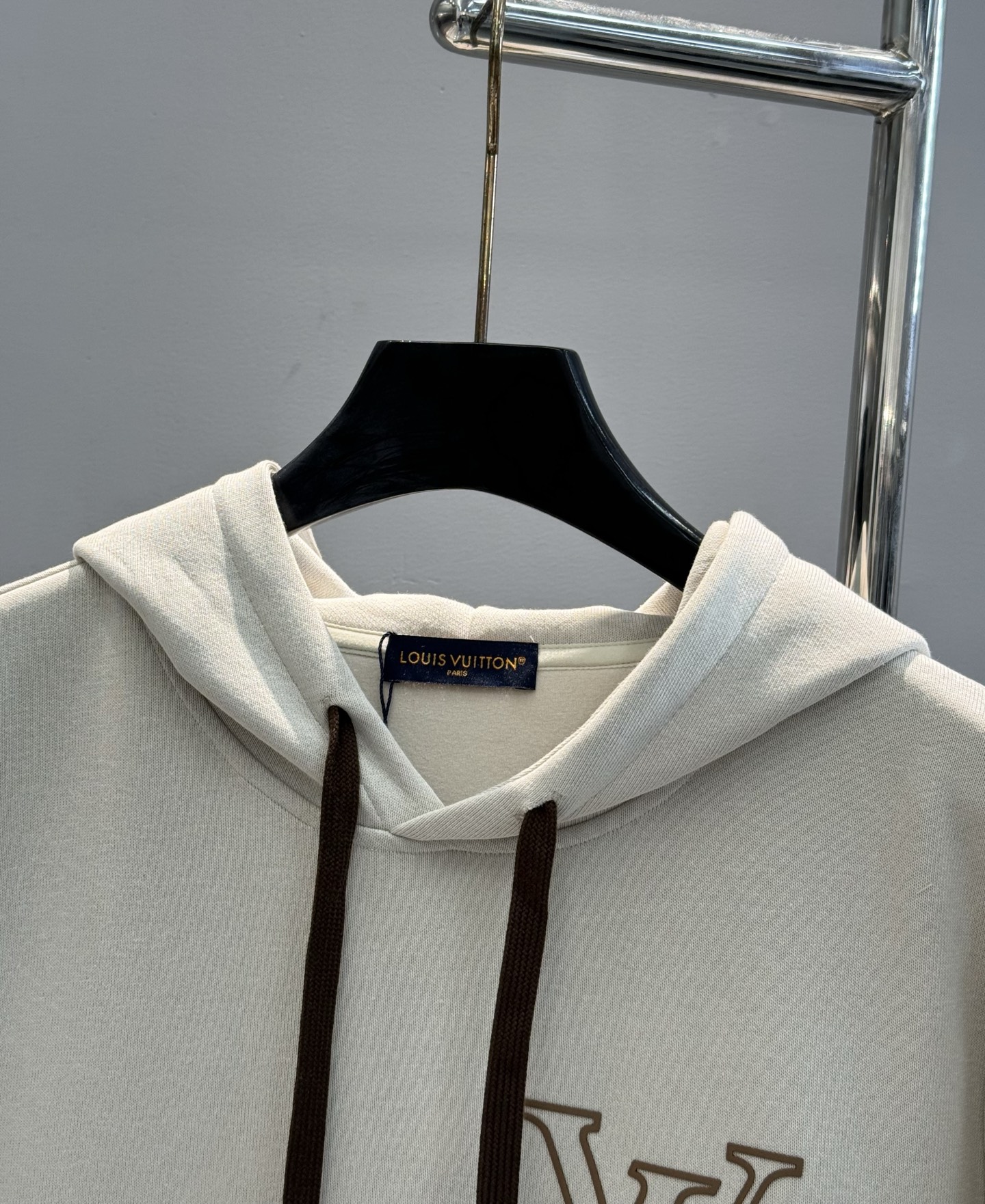 驴牌*25s新款连帽天丝卫衣.男女同款！绝对超前！非常酷～lv皮牌字母造型呈现.原版五金充满高级.潮玩艺