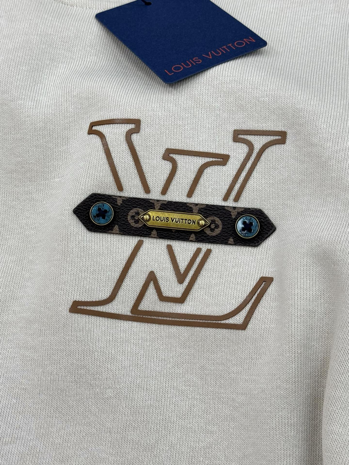 驴牌*25s新款连帽天丝卫衣.男女同款！绝对超前！非常酷～lv皮牌字母造型呈现.原版五金充满高级.潮玩艺