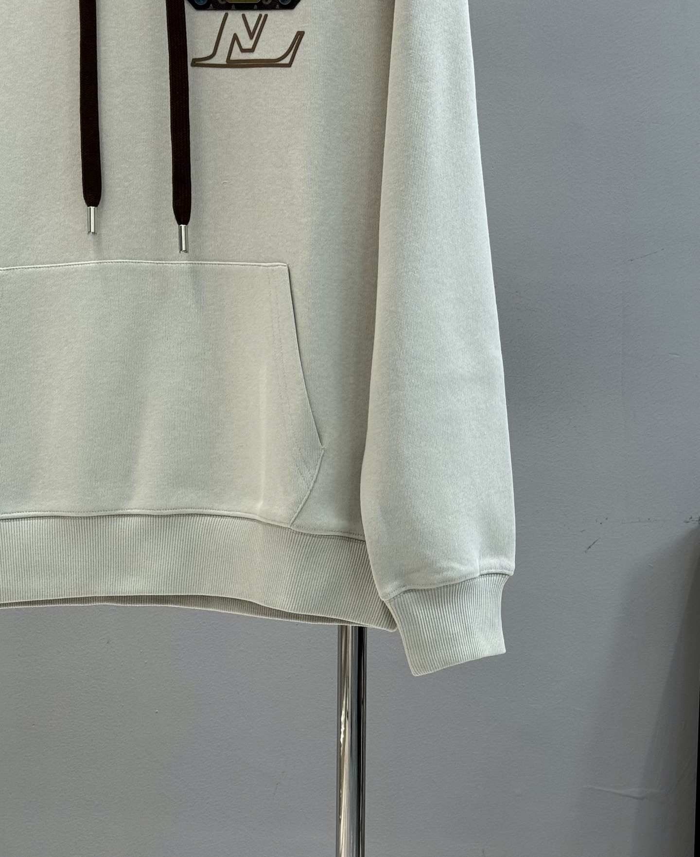 驴牌*25s新款连帽天丝卫衣.男女同款！绝对超前！非常酷～lv皮牌字母造型呈现.原版五金充满高级.潮玩艺