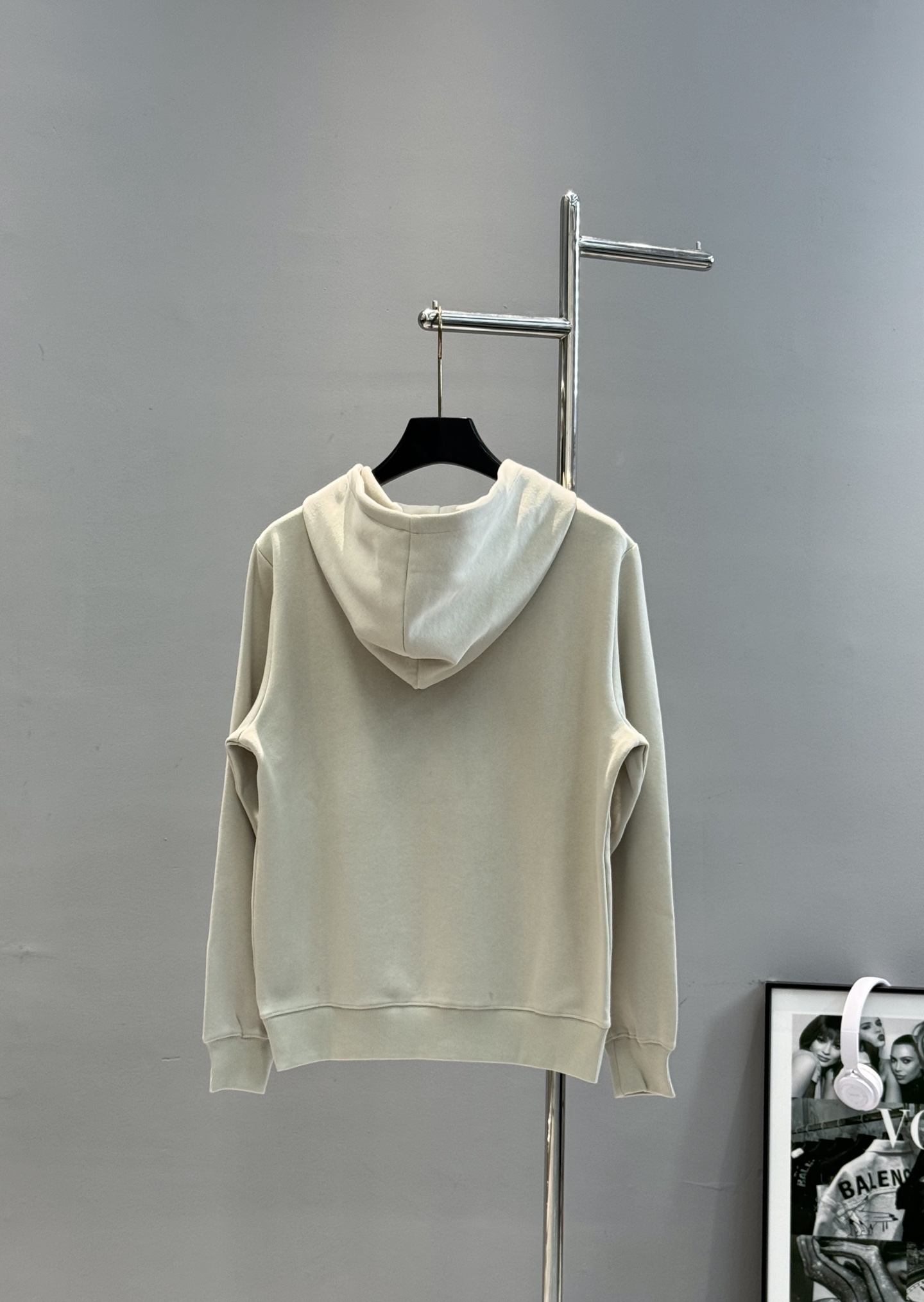 LOEWE罗意威25s新款连帽卫衣.男女同款.采用420g纯棉卫衣面料.上身非常的舒服。质感区别于普通棉