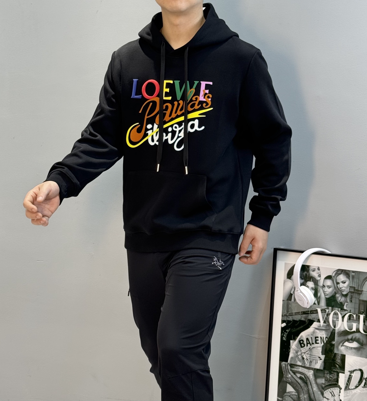 LOEWE罗意威25s新款潮人卫衣.连帽设计.男女同款！经典字母图形烫画视觉冲击力时尚感强！品牌字母图形