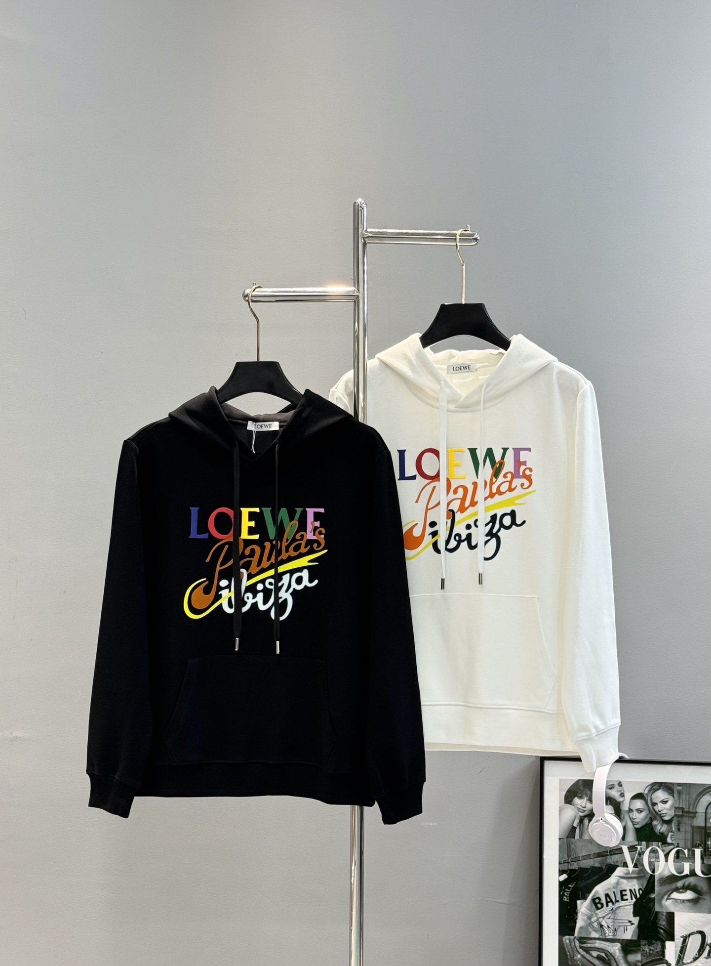 LOEWE罗意威25s新款潮人卫衣.连帽设计.男女同款！经典字母图形烫画视觉冲击力时尚感强！品牌字母图形