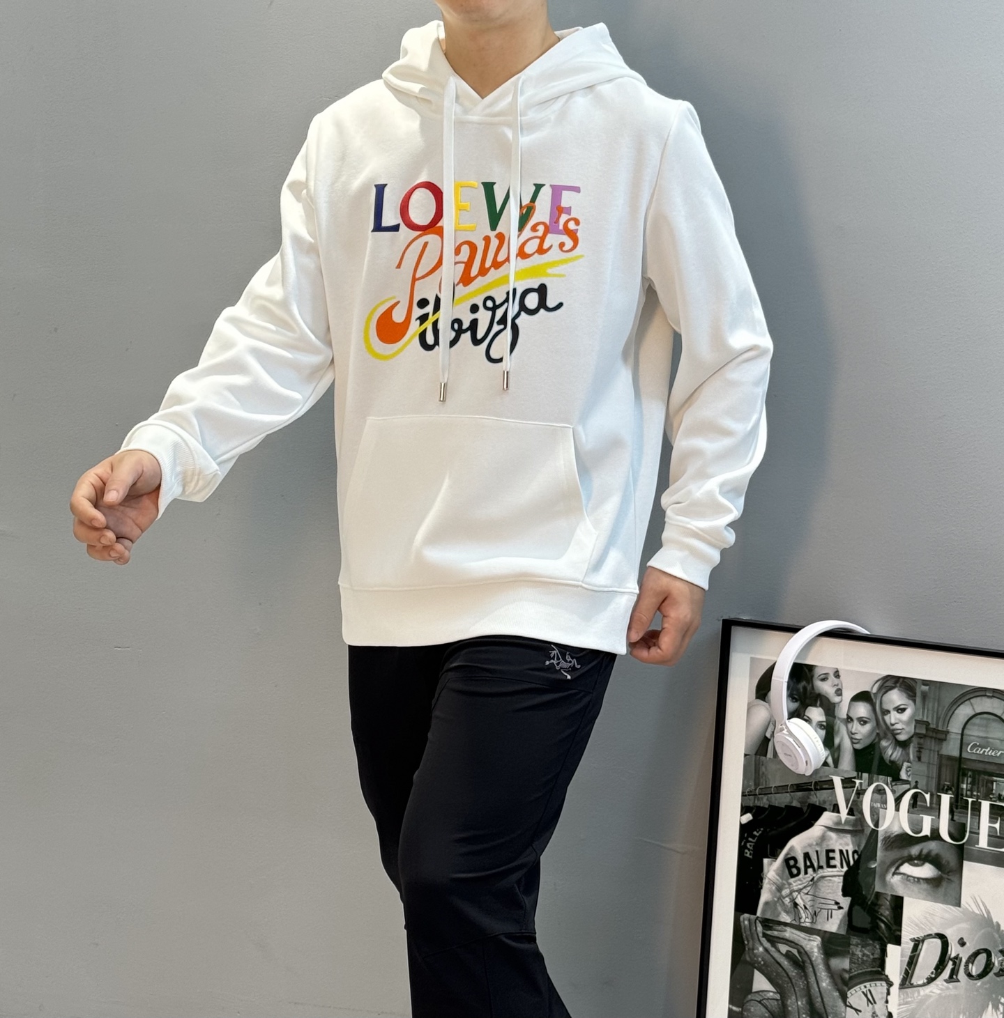 LOEWE罗意威25s新款潮人卫衣.连帽设计.男女同款！经典字母图形烫画视觉冲击力时尚感强！品牌字母图形