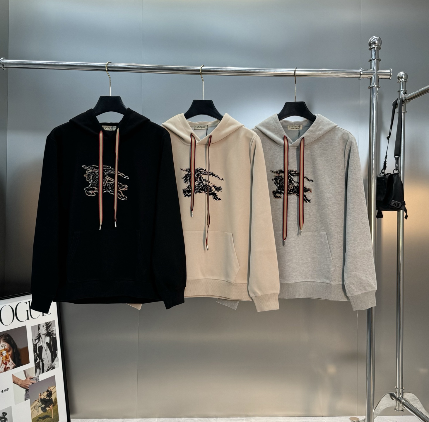 BBR*巴宝莉新款连帽卫衣.25s秋冬原单爆款🔥男女同款！胸口经典战马标识.高温烫画工艺.简单高级.一款