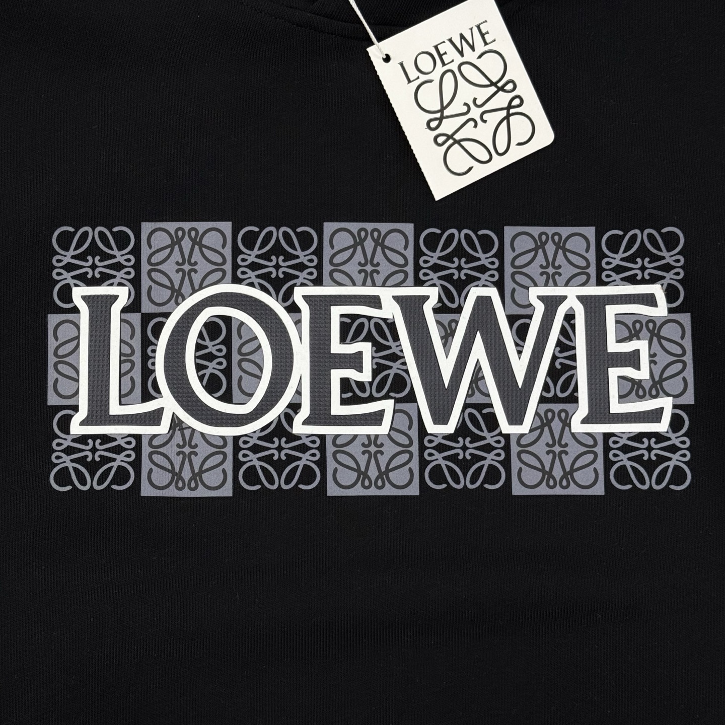 LOEW*E罗意-威25s新款连帽卫衣.男女同款！抽绳吊钟搭配.口袋减龄设计.胸口原版罗意威品牌字母造型