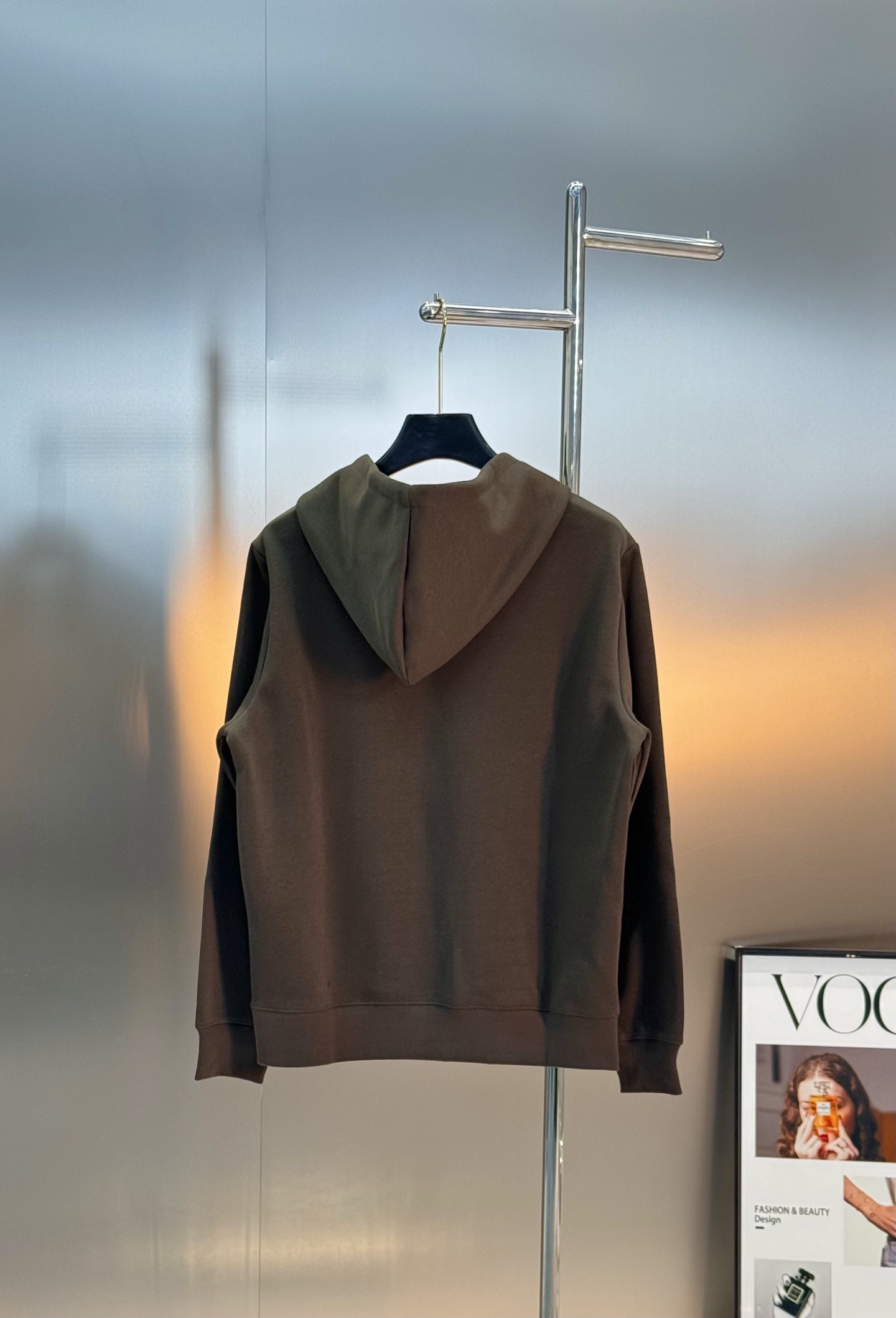 FENDI芬迪25s秋冬新款连帽卫衣.男女同款！新品推荐.380g卫衣全棉材质制作而成.质地柔软细腻.贴