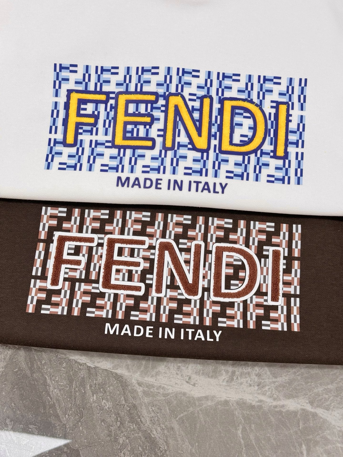 FENDI芬迪25s秋冬新款连帽卫衣.男女同款！新品推荐.380g卫衣全棉材质制作而成.质地柔软细腻.贴