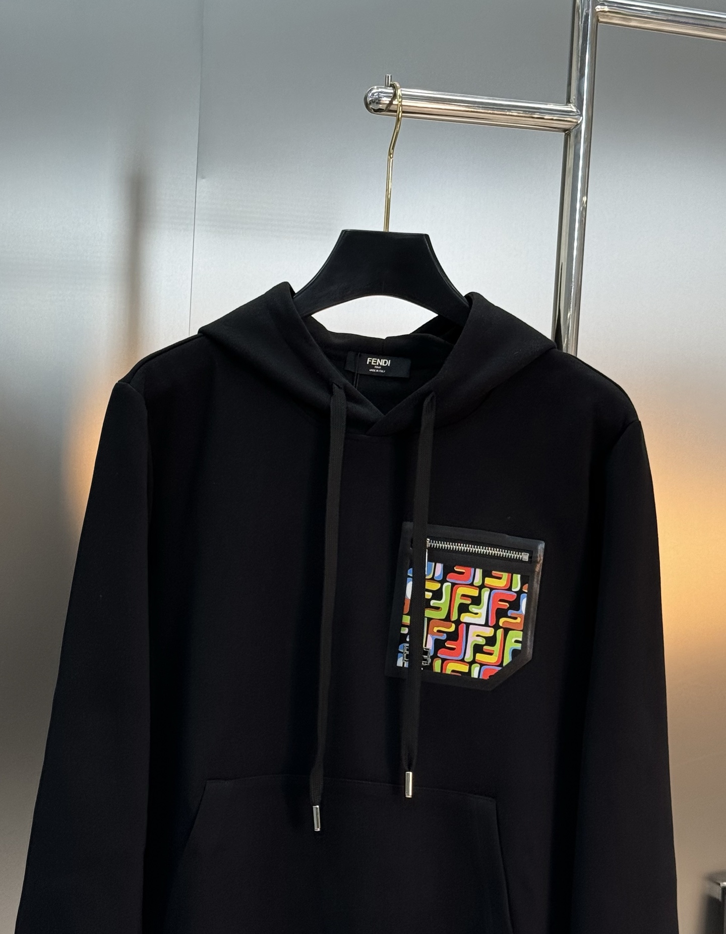 Fend*芬-迪25s秋冬新款连帽卫衣.男女同款～最新立体皮标色彩FF设计.搭配口袋设计.定制380g卫