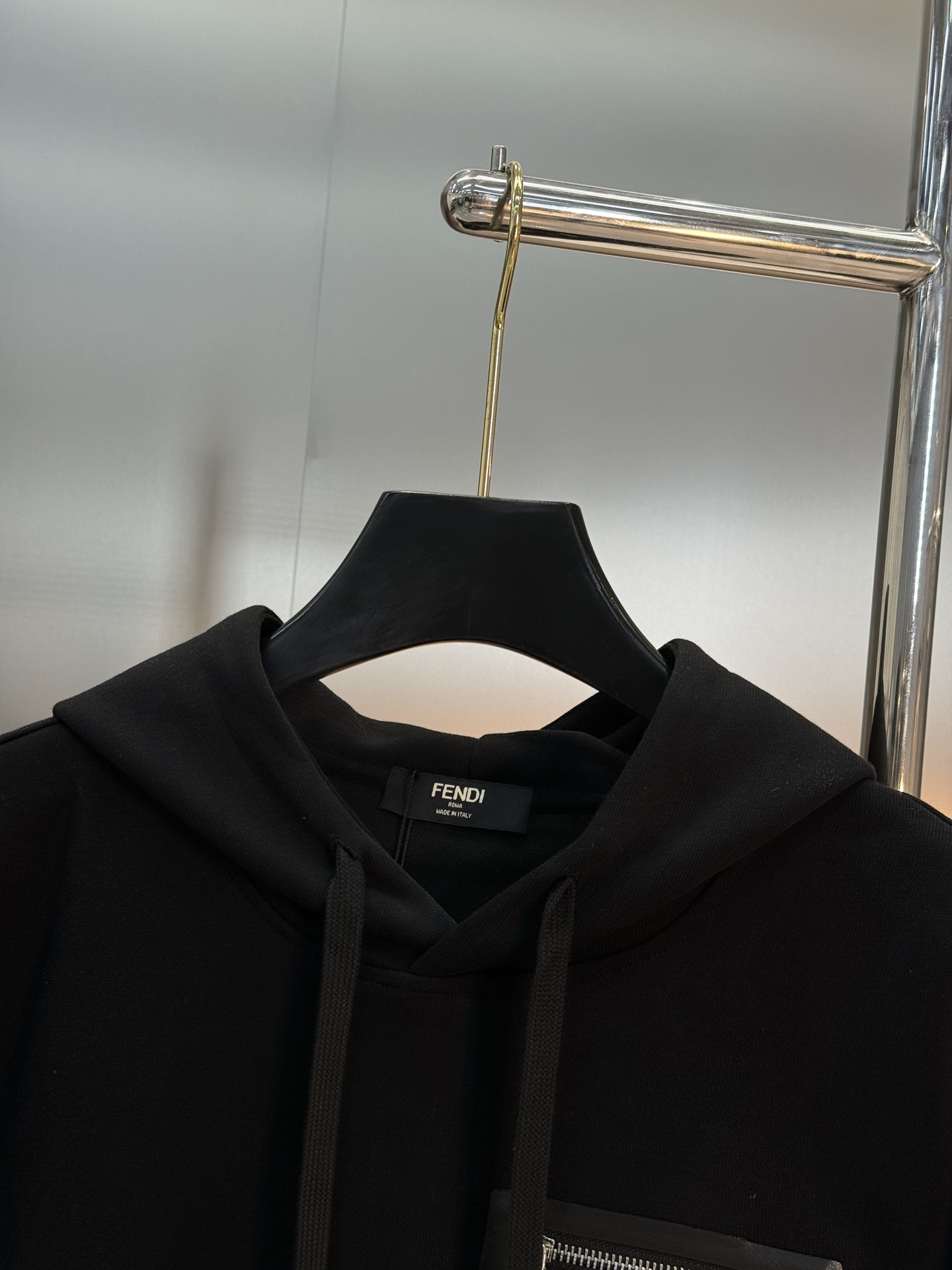 Fend*芬-迪25s秋冬新款连帽卫衣.男女同款～最新立体皮标色彩FF设计.搭配口袋设计.定制380g卫