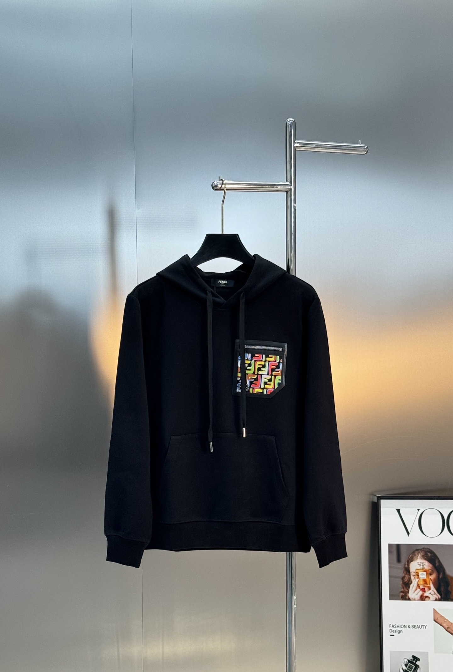 Fend*芬-迪25s秋冬新款连帽卫衣.男女同款～最新立体皮标色彩FF设计.搭配口袋设计.定制380g卫
