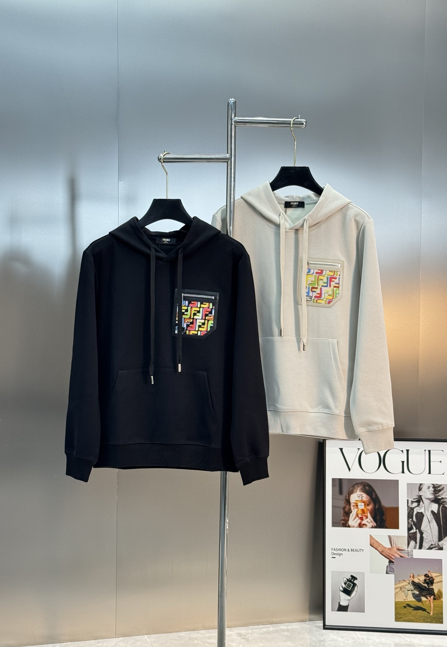 Fend*芬-迪25s秋冬新款连帽卫衣.男女同款～最新立体皮标色彩FF设计.搭配口袋设计.定制380g卫