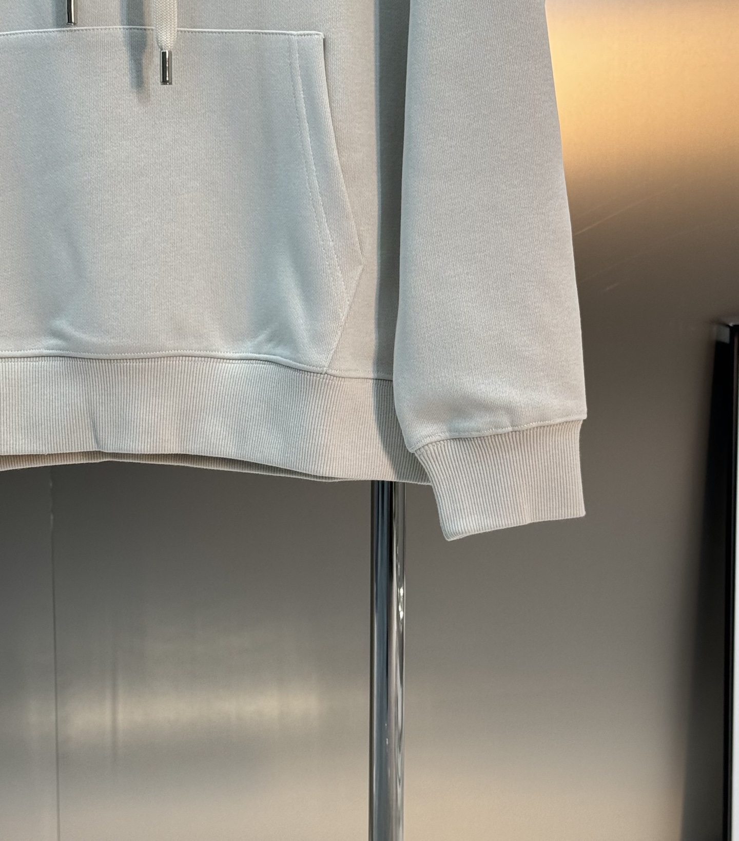 Fend*芬-迪25s秋冬新款连帽卫衣.男女同款～最新立体皮标色彩FF设计.搭配口袋设计.定制380g卫