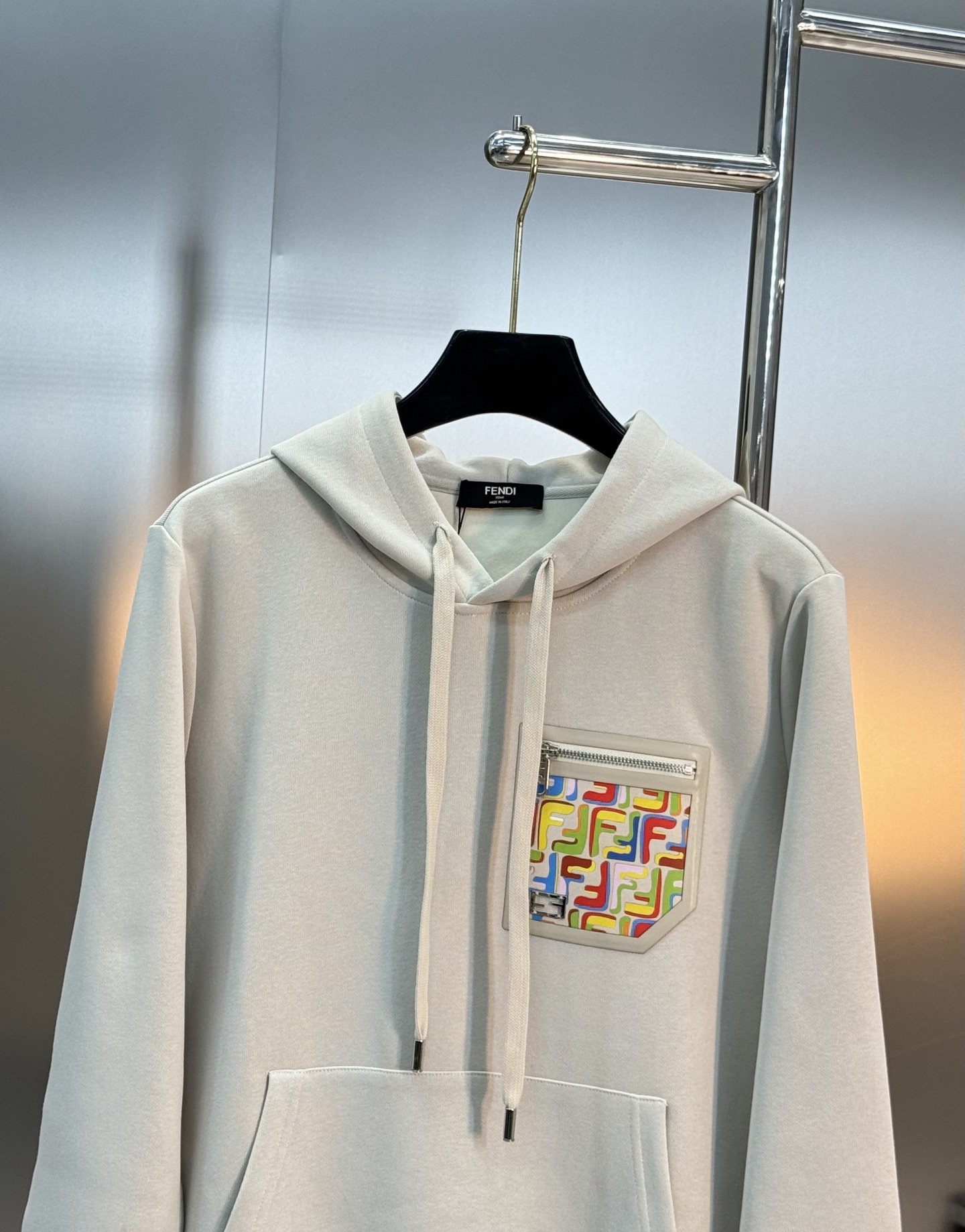 Fend*芬-迪25s秋冬新款连帽卫衣.男女同款～最新立体皮标色彩FF设计.搭配口袋设计.定制380g卫
