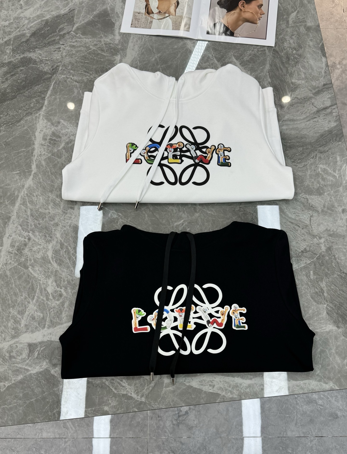 Loew*e罗意威*25s新款连帽卫衣.男女同款！顶级印花logo，帅气时尚，简约百搭款。420g卫衣棉