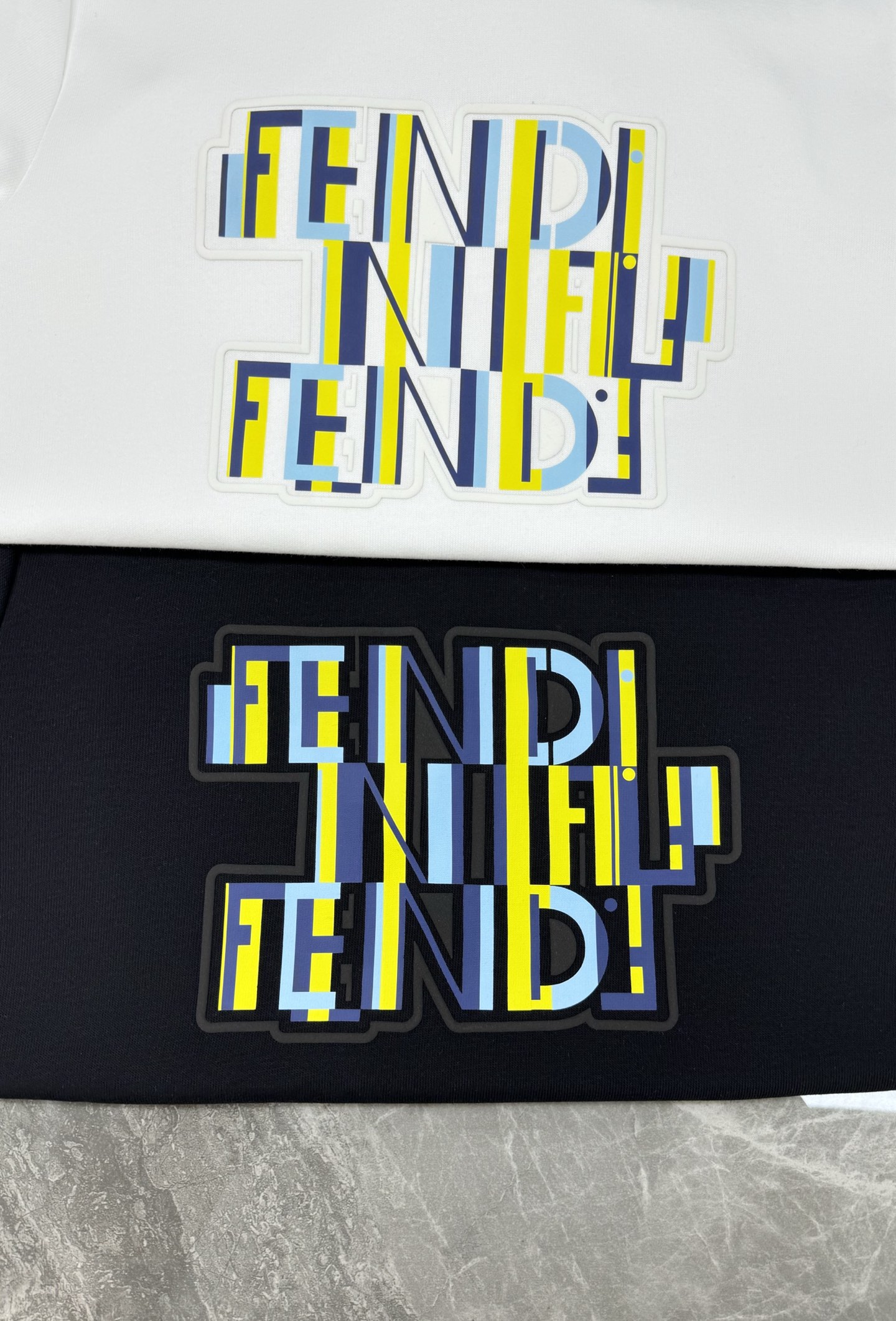 Fendi芬迪25s新款连帽卫衣，柔软棉质面料，穿着舒适又透气！正面彩色“FENDI”字母印花，超有活力