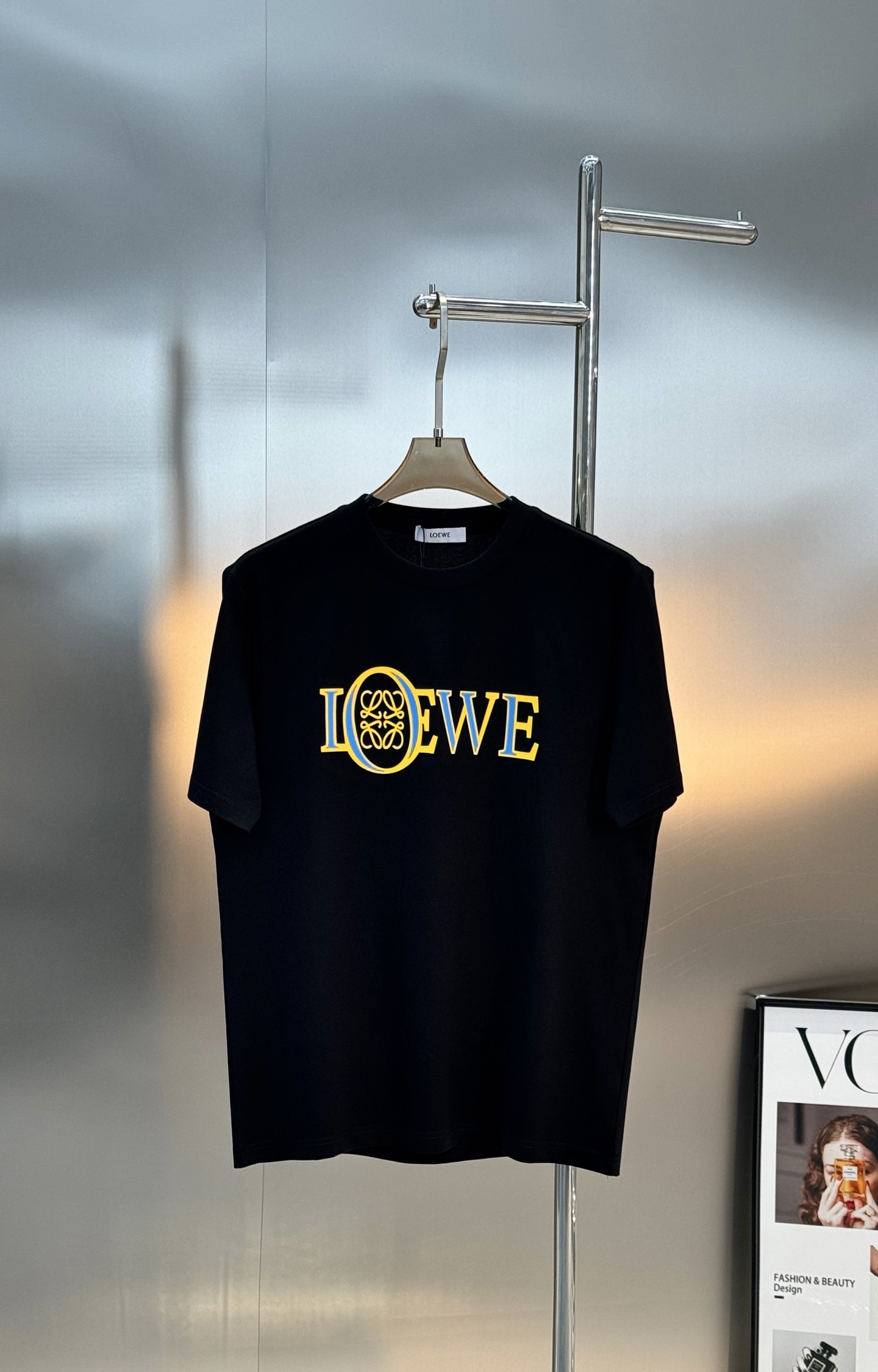 LOEW*E罗意*威26s春夏男士丝光棉圆领短袖.品牌标志性产物.3D立体色彩系烫画.搭配LOGO标识.