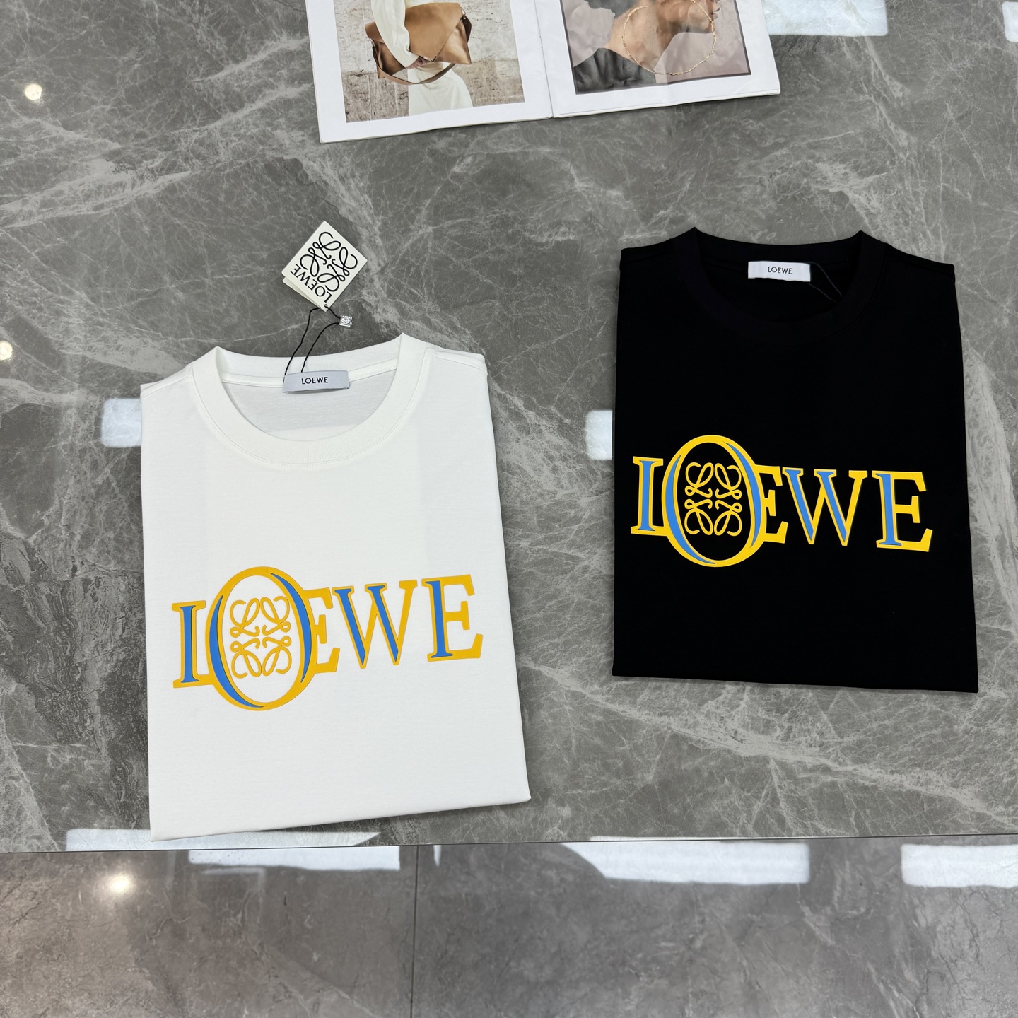 LOEW*E罗意*威26s春夏男士丝光棉圆领短袖.品牌标志性产物.3D立体色彩系烫画.搭配LOGO标识.