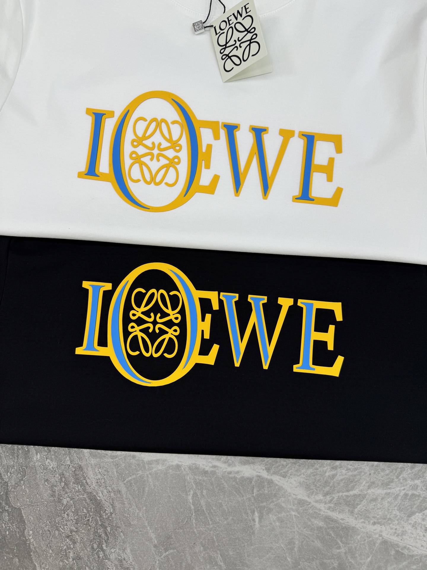 LOEW*E罗意*威26s春夏男士丝光棉圆领短袖.品牌标志性产物.3D立体色彩系烫画.搭配LOGO标识.