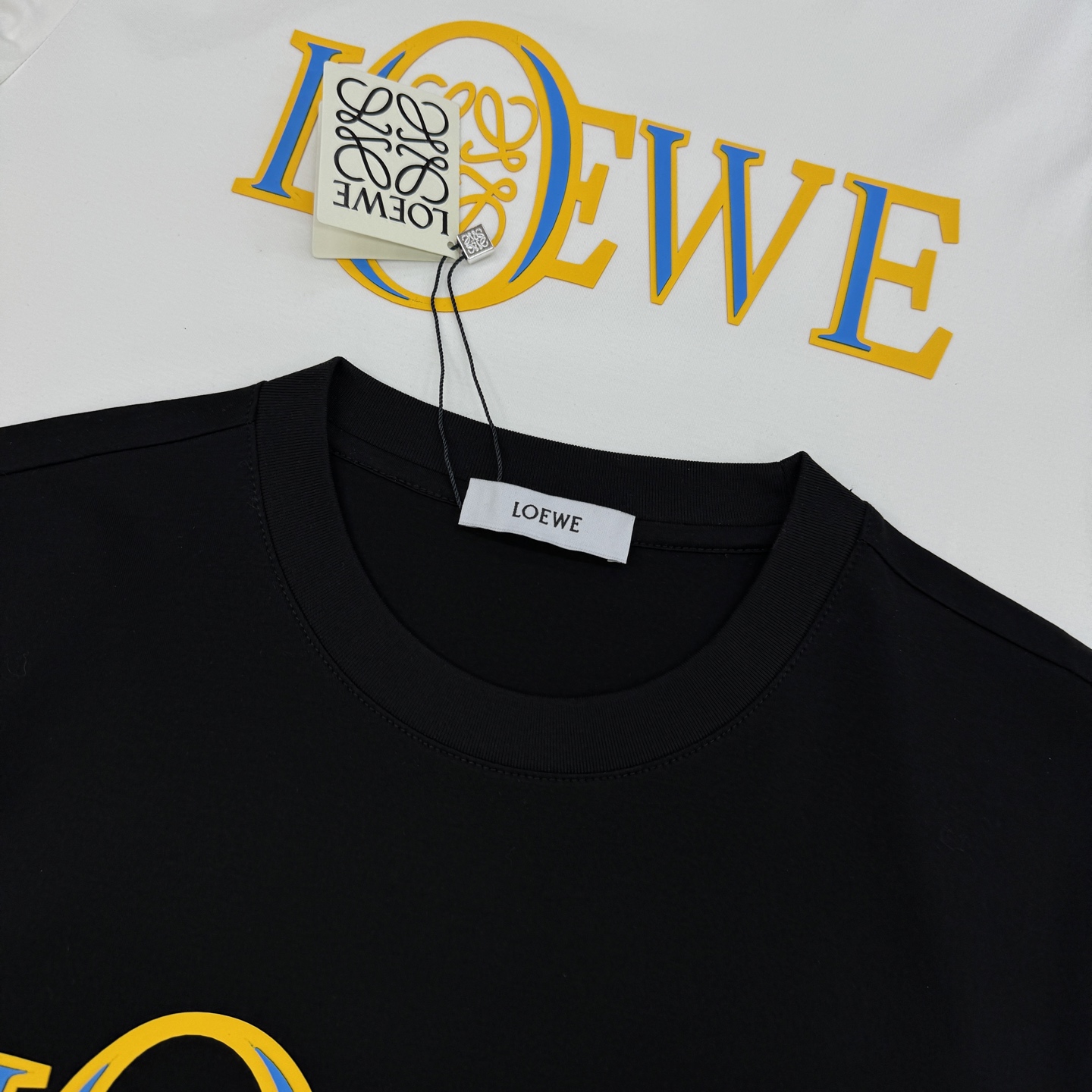 LOEW*E罗意*威26s春夏男士丝光棉圆领短袖.品牌标志性产物.3D立体色彩系烫画.搭配LOGO标识.
