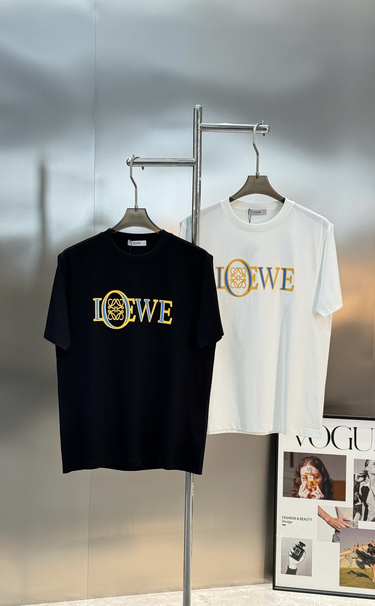 LOEW*E罗意*威26s春夏男士丝光棉圆领短袖.品牌标志性产物.3D立体色彩系烫画.搭配LOGO标识.