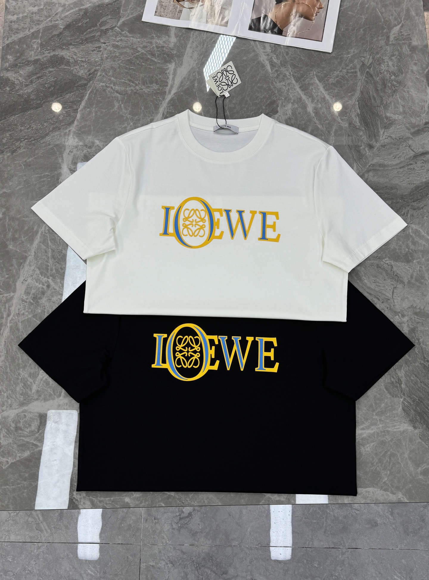 LOEW*E罗意*威26s春夏男士丝光棉圆领短袖.品牌标志性产物.3D立体色彩系烫画.搭配LOGO标识.