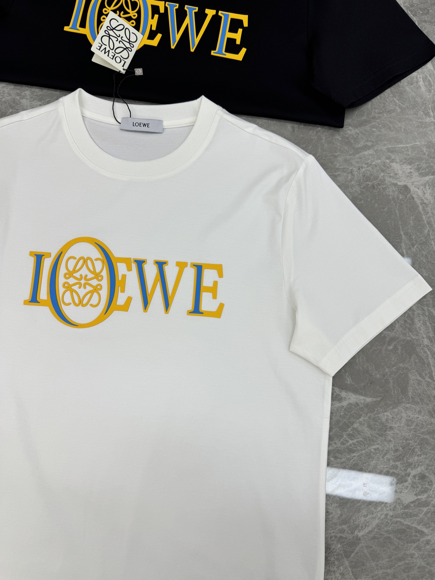 LOEW*E罗意*威26s春夏男士丝光棉圆领短袖.品牌标志性产物.3D立体色彩系烫画.搭配LOGO标识.
