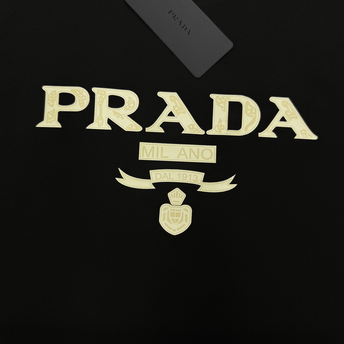 PRAD*A普拉达26s新品春夏男士圆领短袖.爆款推荐！优选200g丝光棉面料.舒适轻薄垂感十足！！！舒