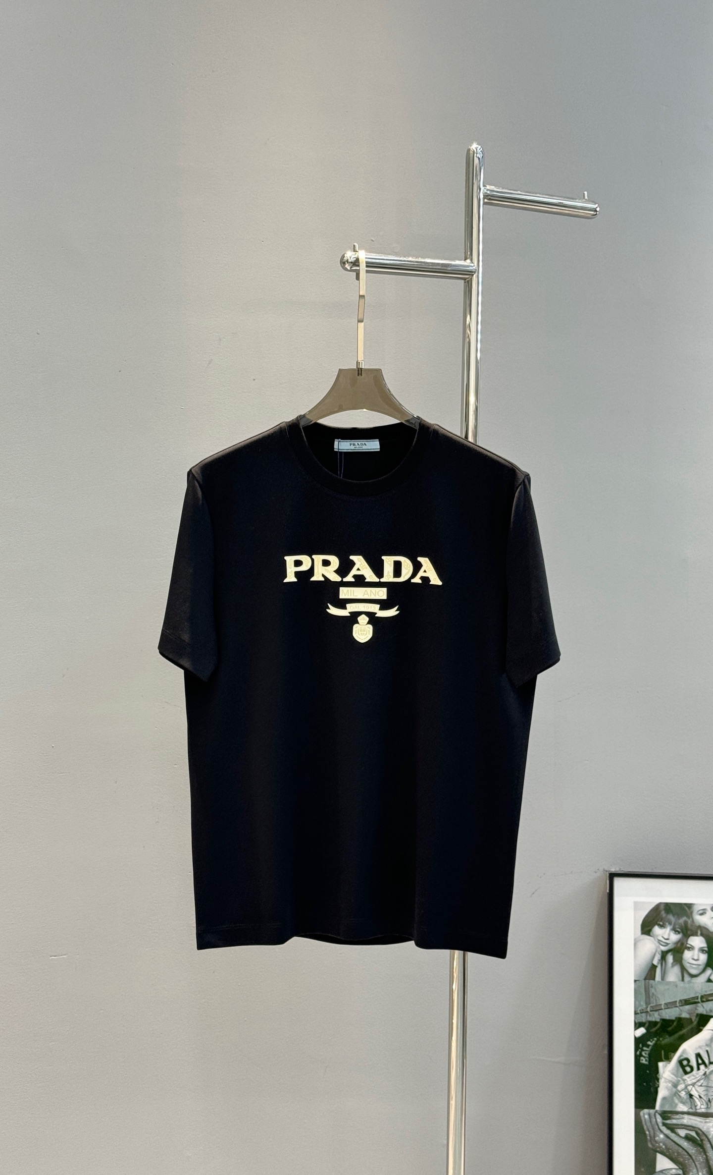 PRAD*A普拉达26s新品春夏男士圆领短袖.爆款推荐！优选200g丝光棉面料.舒适轻薄垂感十足！！！舒