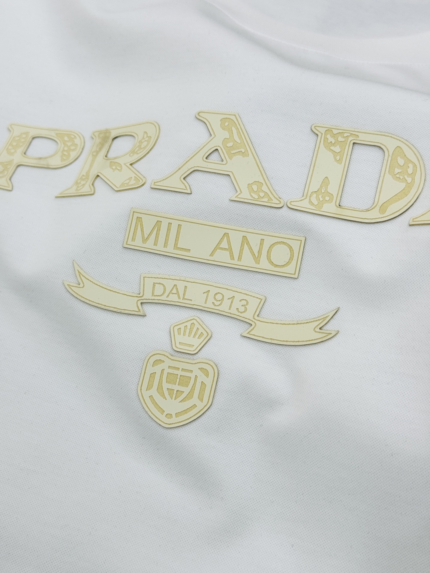 PRAD*A普拉达26s新品春夏男士圆领短袖.爆款推荐！优选200g丝光棉面料.舒适轻薄垂感十足！！！舒