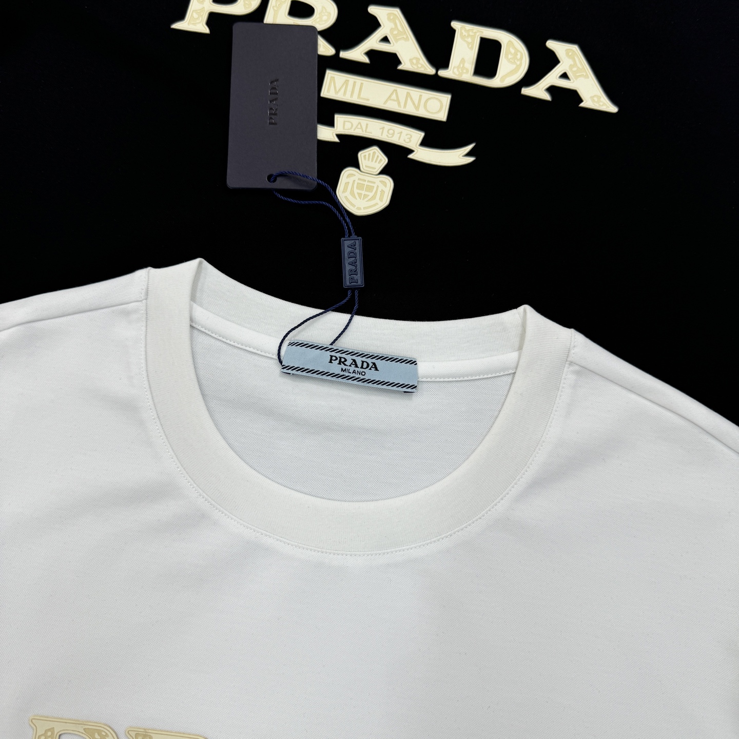 PRAD*A普拉达26s新品春夏男士圆领短袖.爆款推荐！优选200g丝光棉面料.舒适轻薄垂感十足！！！舒