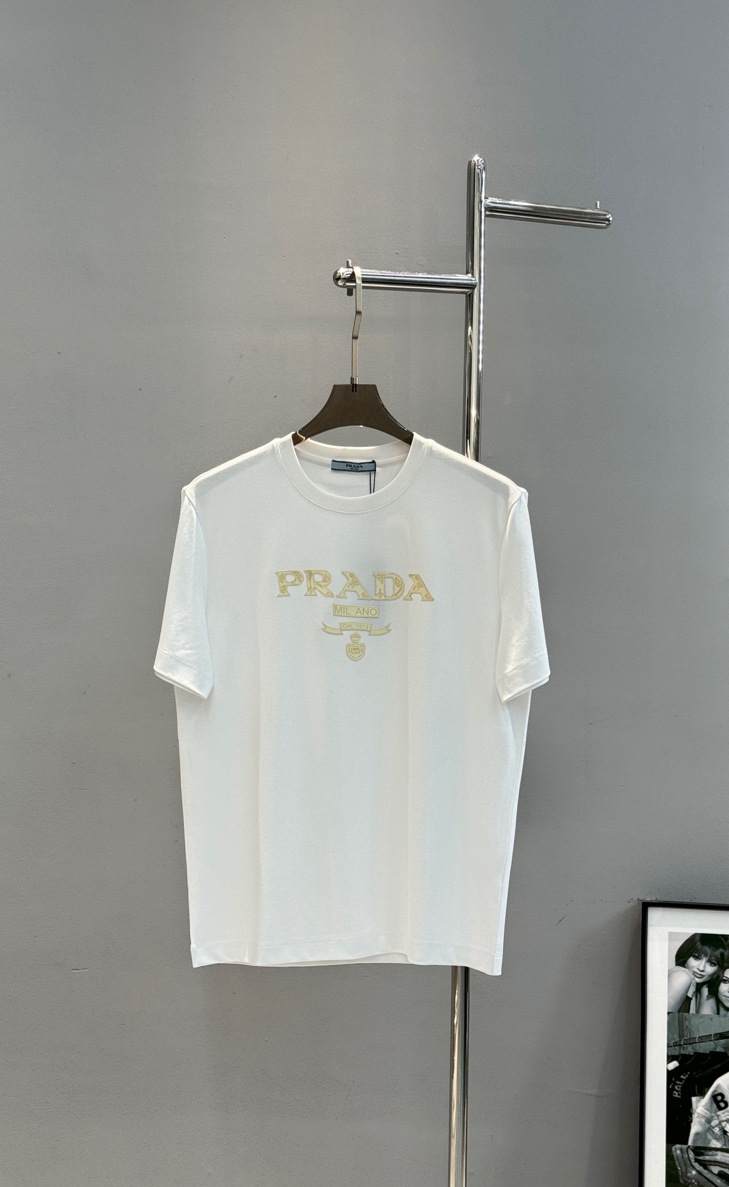 PRAD*A普拉达26s新品春夏男士圆领短袖.爆款推荐！优选200g丝光棉面料.舒适轻薄垂感十足！！！舒