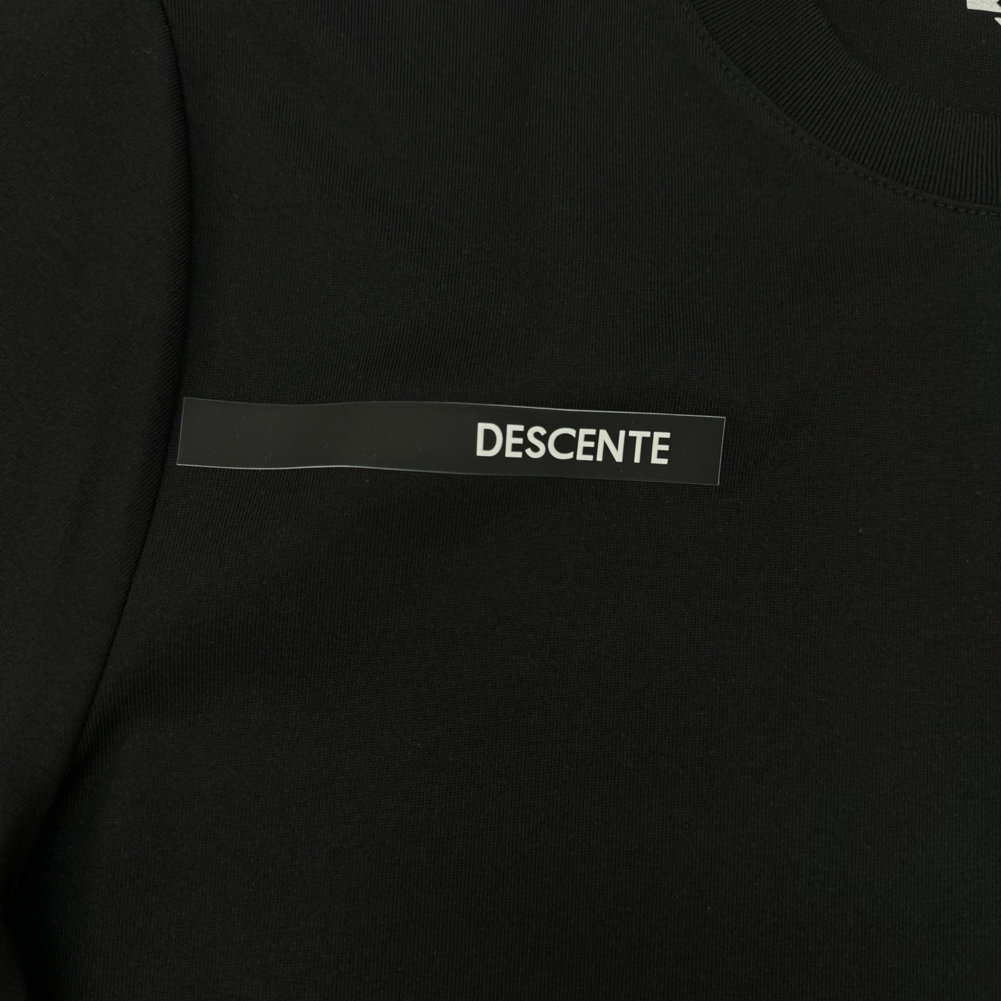 DESCENT*迪桑特新品T恤.纯色系推荐！胸口经典标识.袖口定制原版硅胶立体设计.简单高级.面料质感极