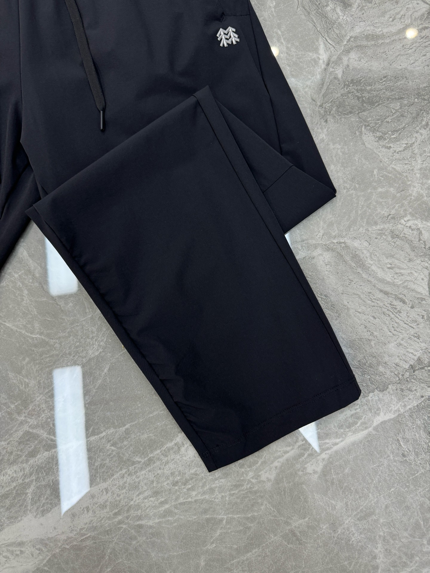 KOLON SPORT可隆26s户外新款夏季速干软壳休闲裤，采用透气速干面料，轻薄舒适，超适合夏天穿! 