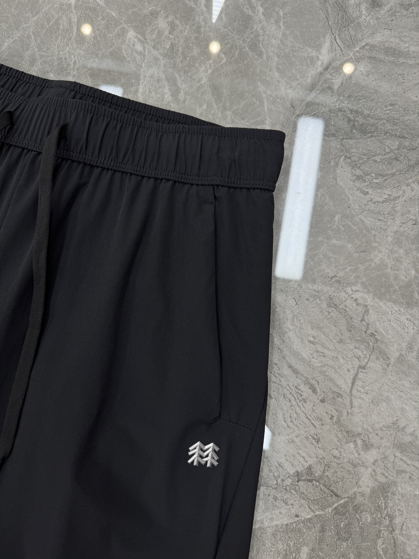 KOLON SPORT可隆26s户外新款夏季速干软壳休闲裤，采用透气速干面料，轻薄舒适，超适合夏天穿! 