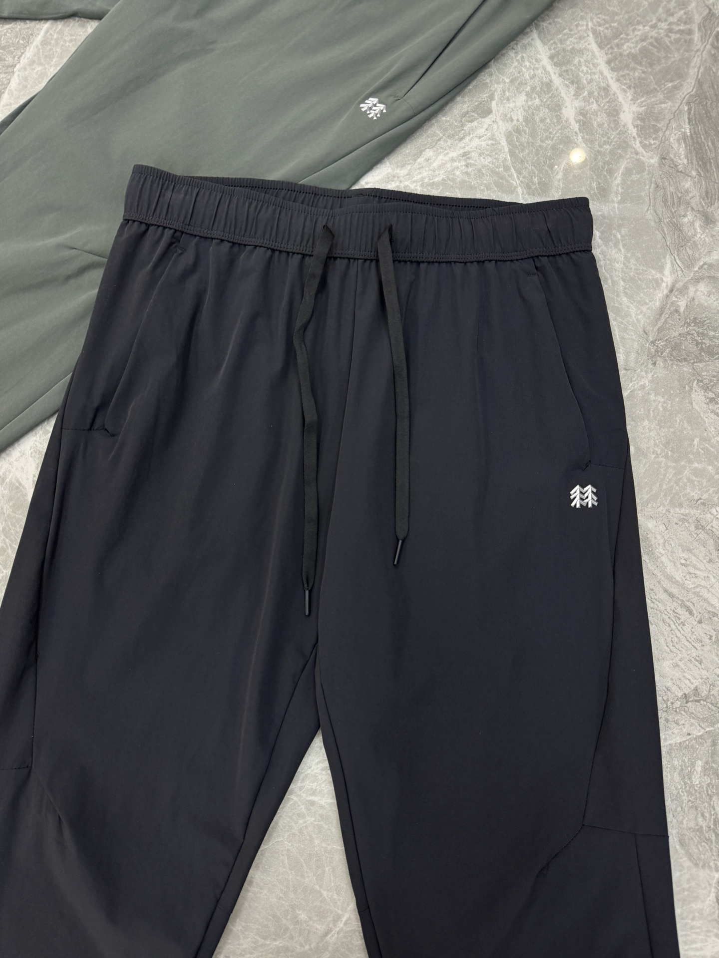 KOLON SPORT可隆26s户外新款夏季速干软壳休闲裤，采用透气速干面料，轻薄舒适，超适合夏天穿! 