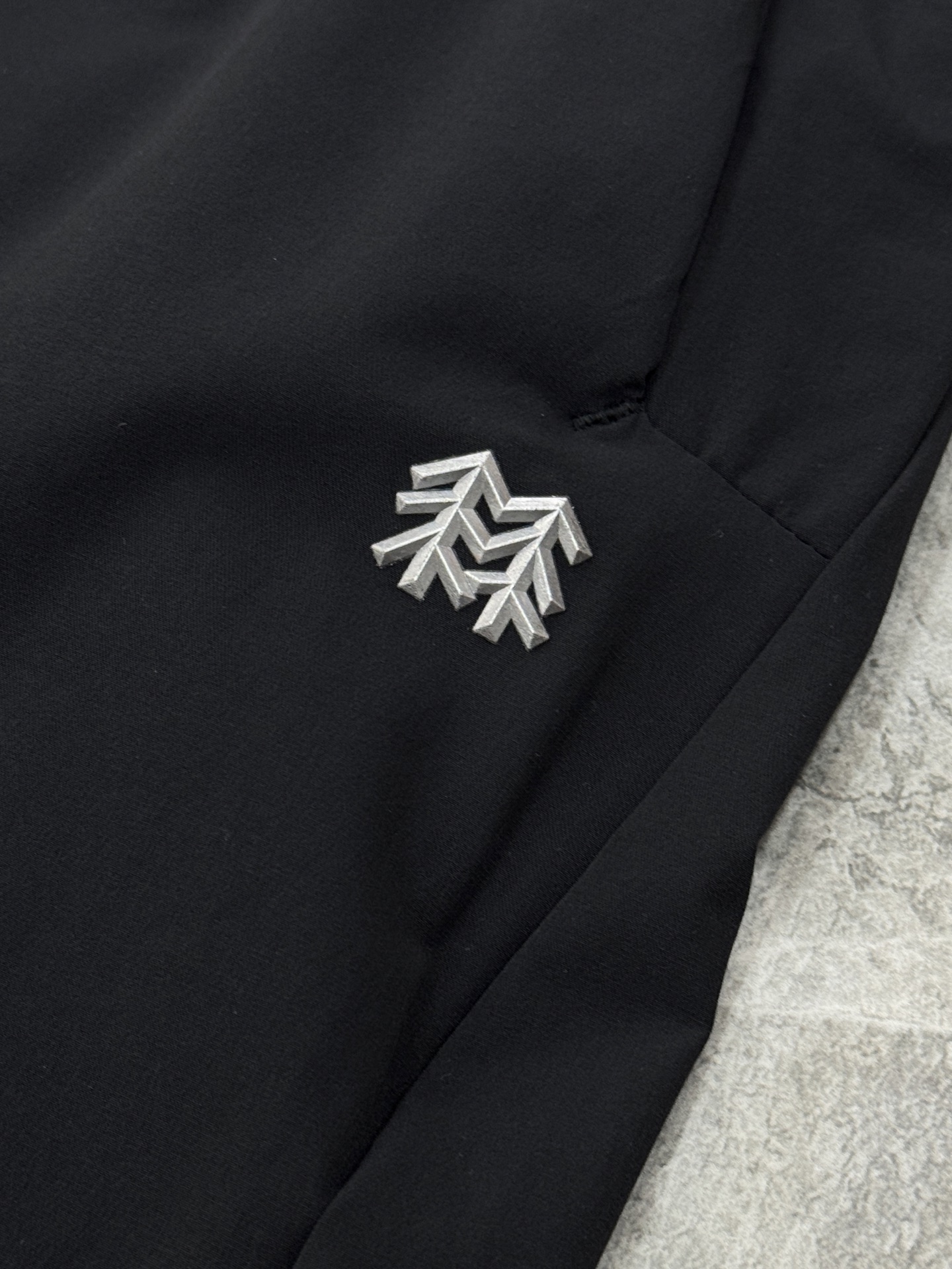 KOLON SPORT可隆26s户外新款夏季速干软壳休闲裤，采用透气速干面料，轻薄舒适，超适合夏天穿! 